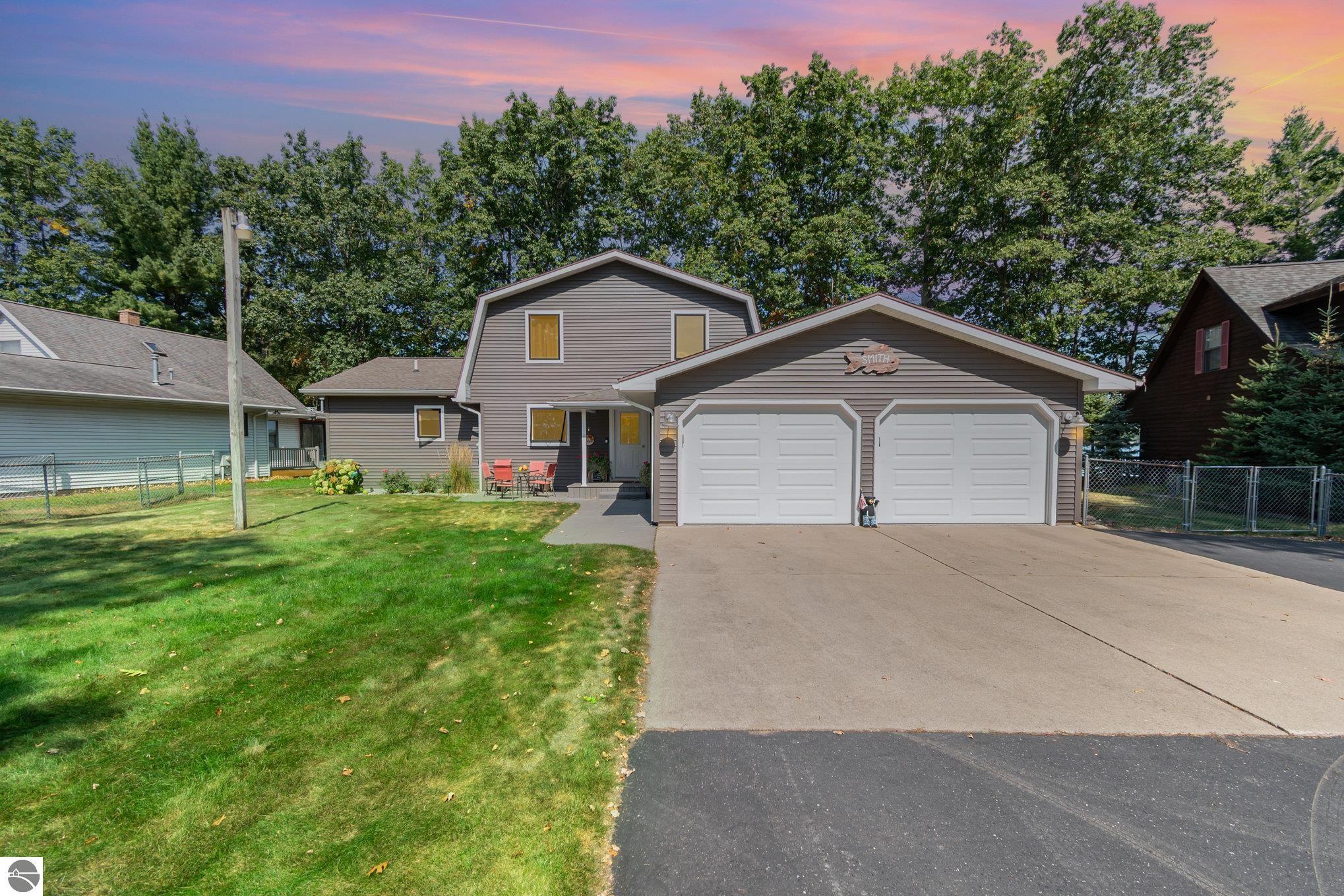 11784 S Shore Drive, Lake, MI 48632 — Photo 2