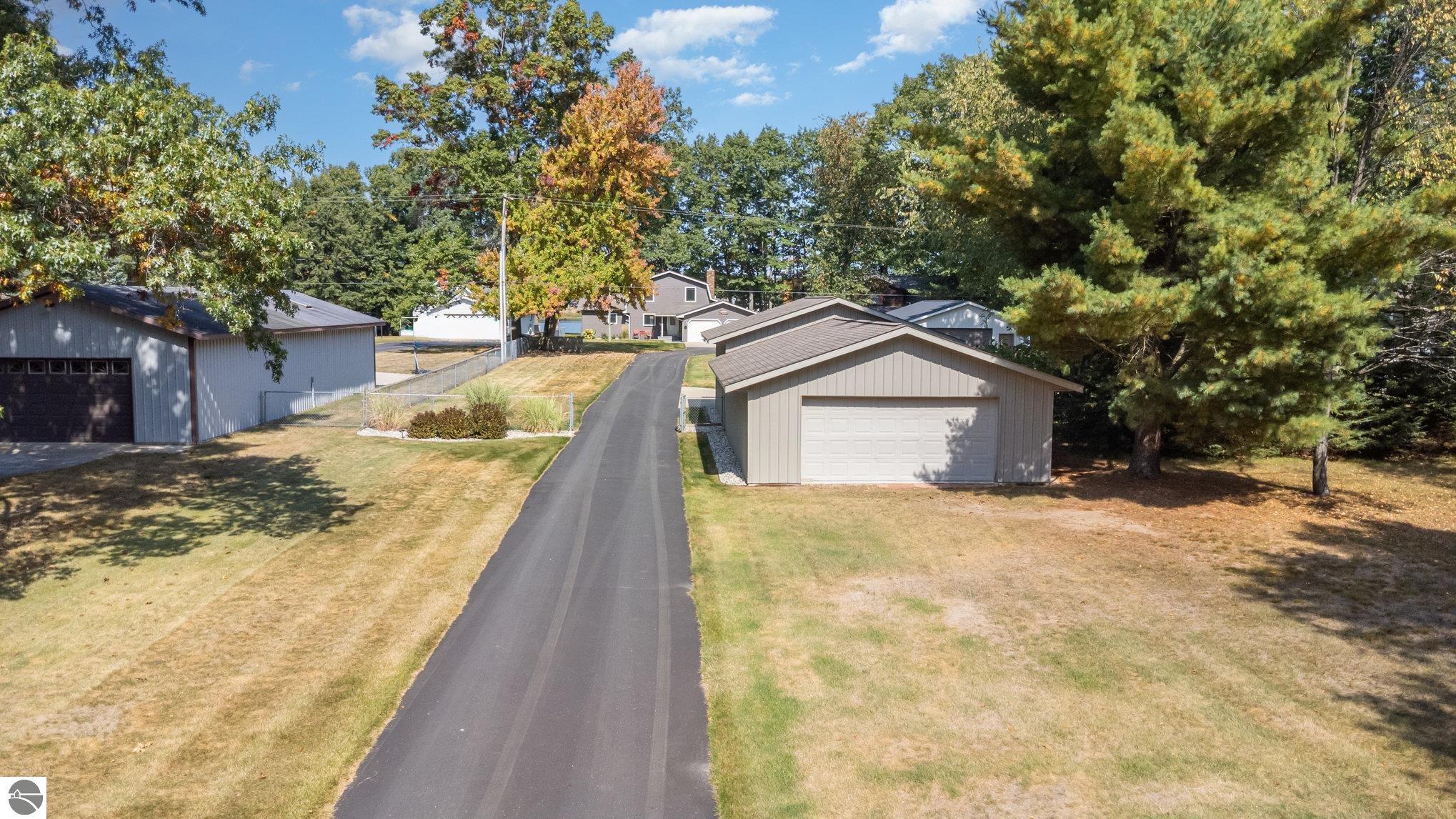 11784 S Shore Drive, Lake, MI 48632 — Photo 32