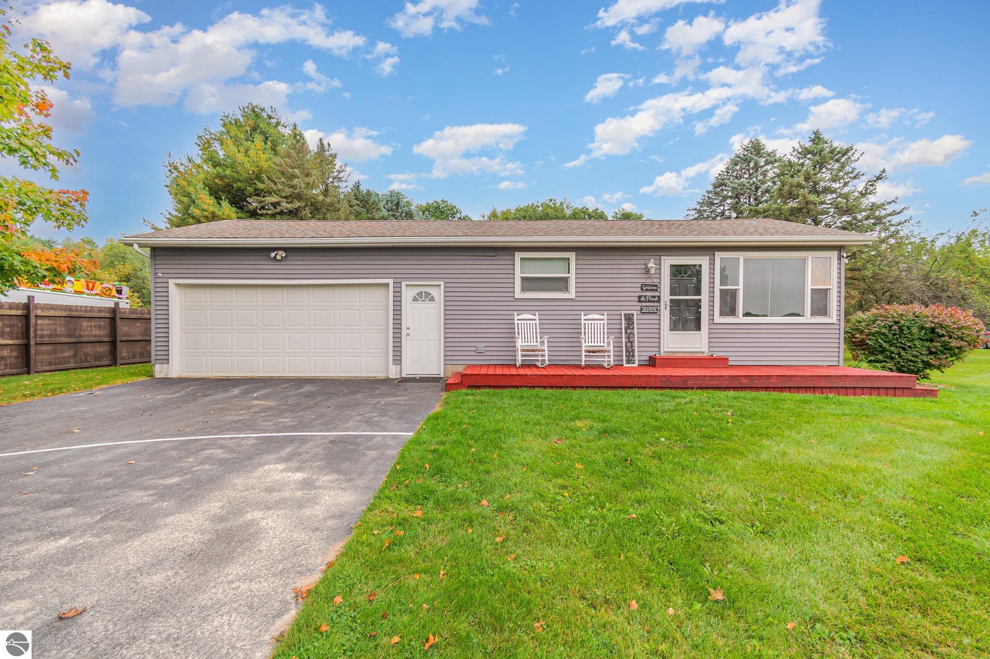 2815 N Osborn Road, Sumner, MI 48889 — front exterior