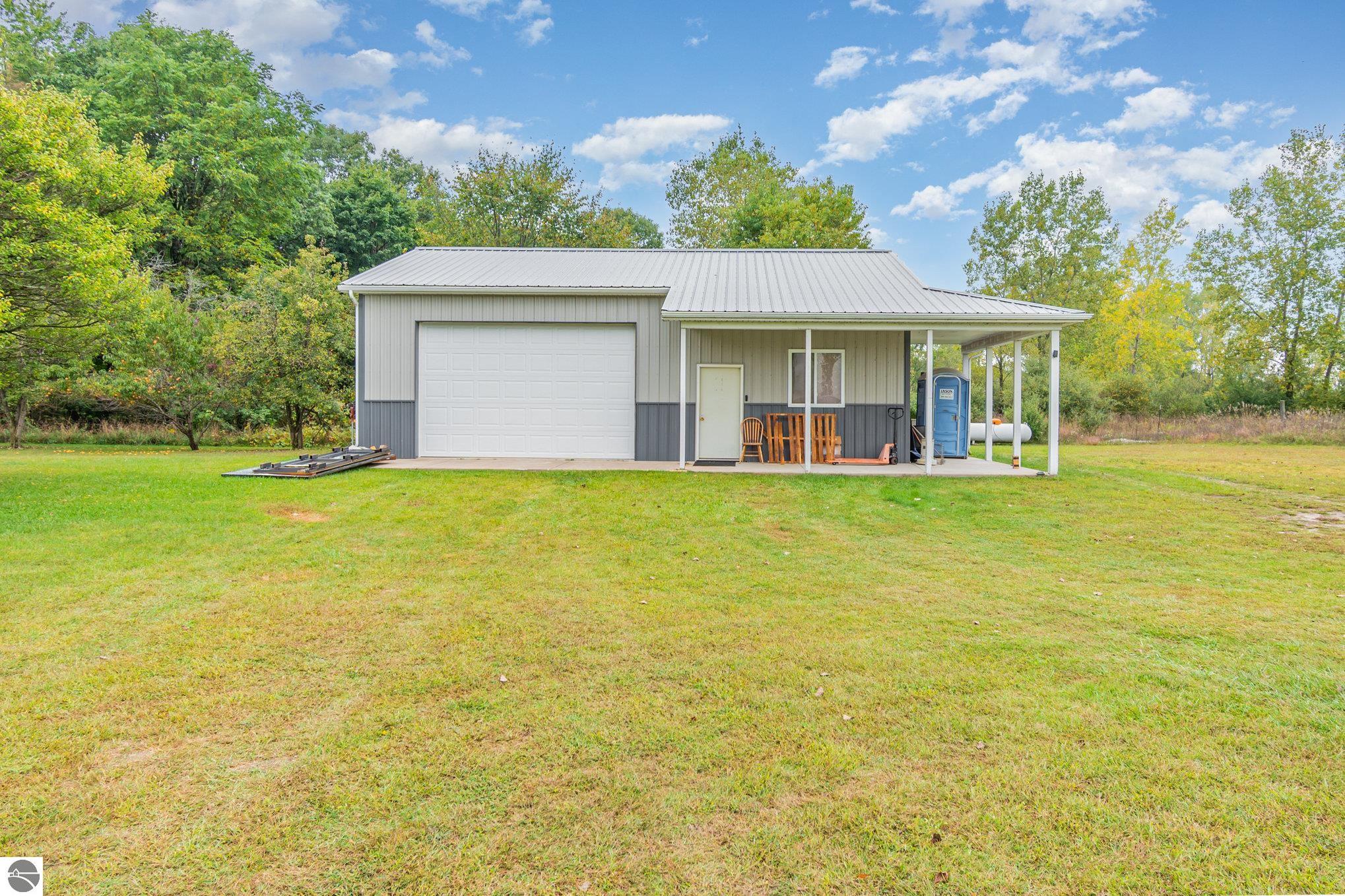 2815 N Osborn Road, Sumner, MI 48889 — Photo 24