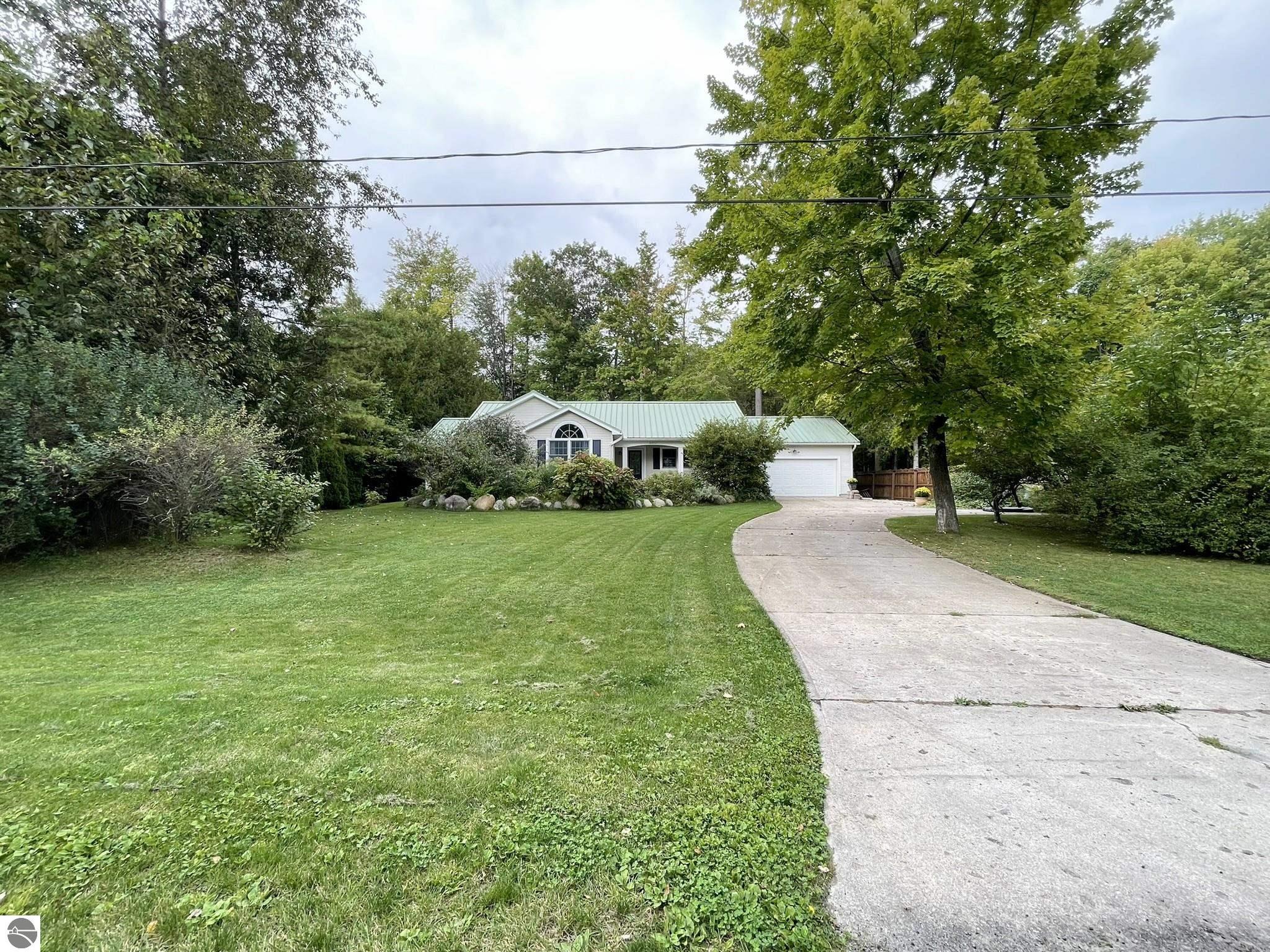 6417 E Harbor, Elk Rapids, MI 49629 — Photo 3