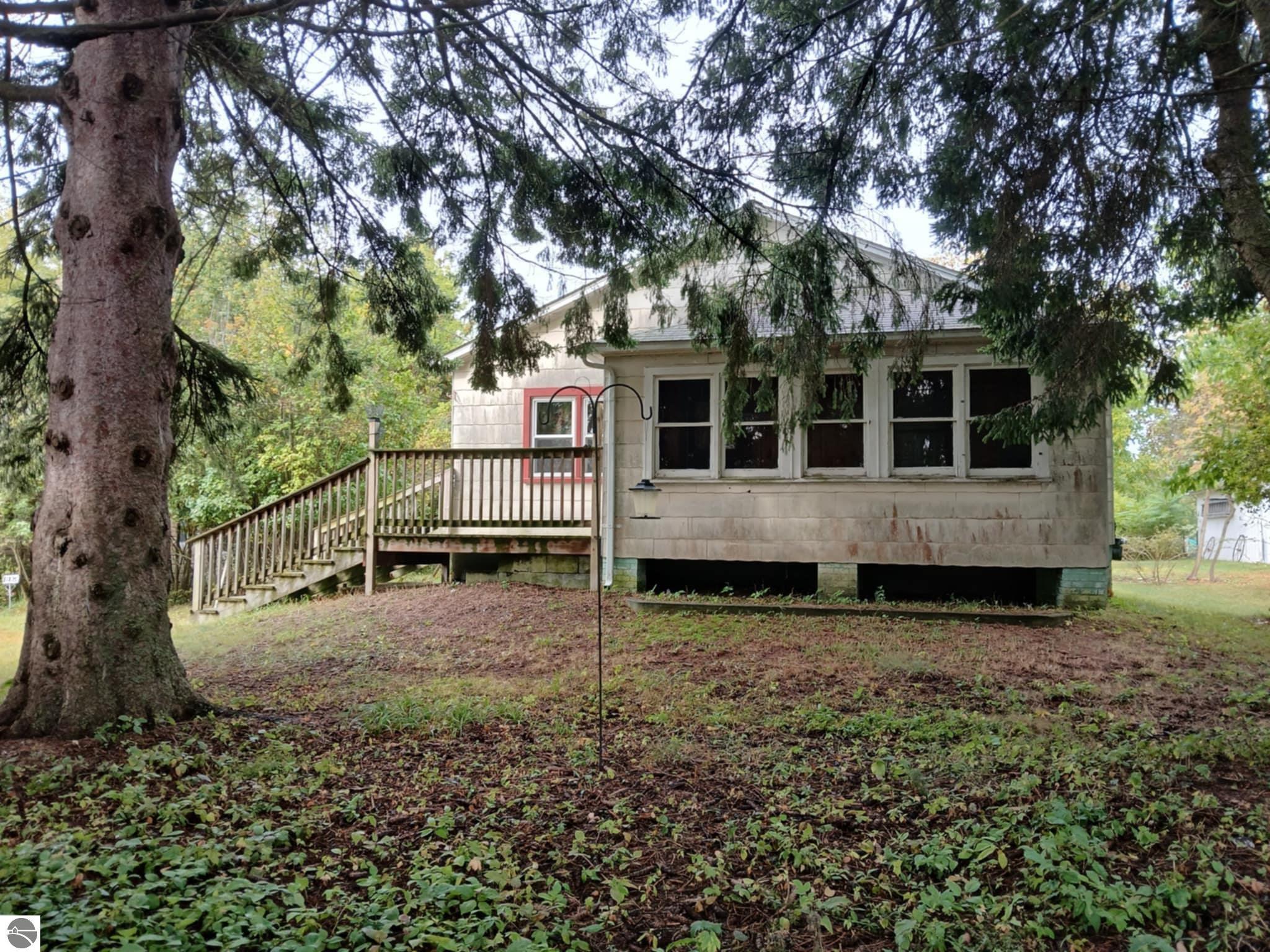 518 9th Avenue, Tawas City, MI 48763 — front exterior
