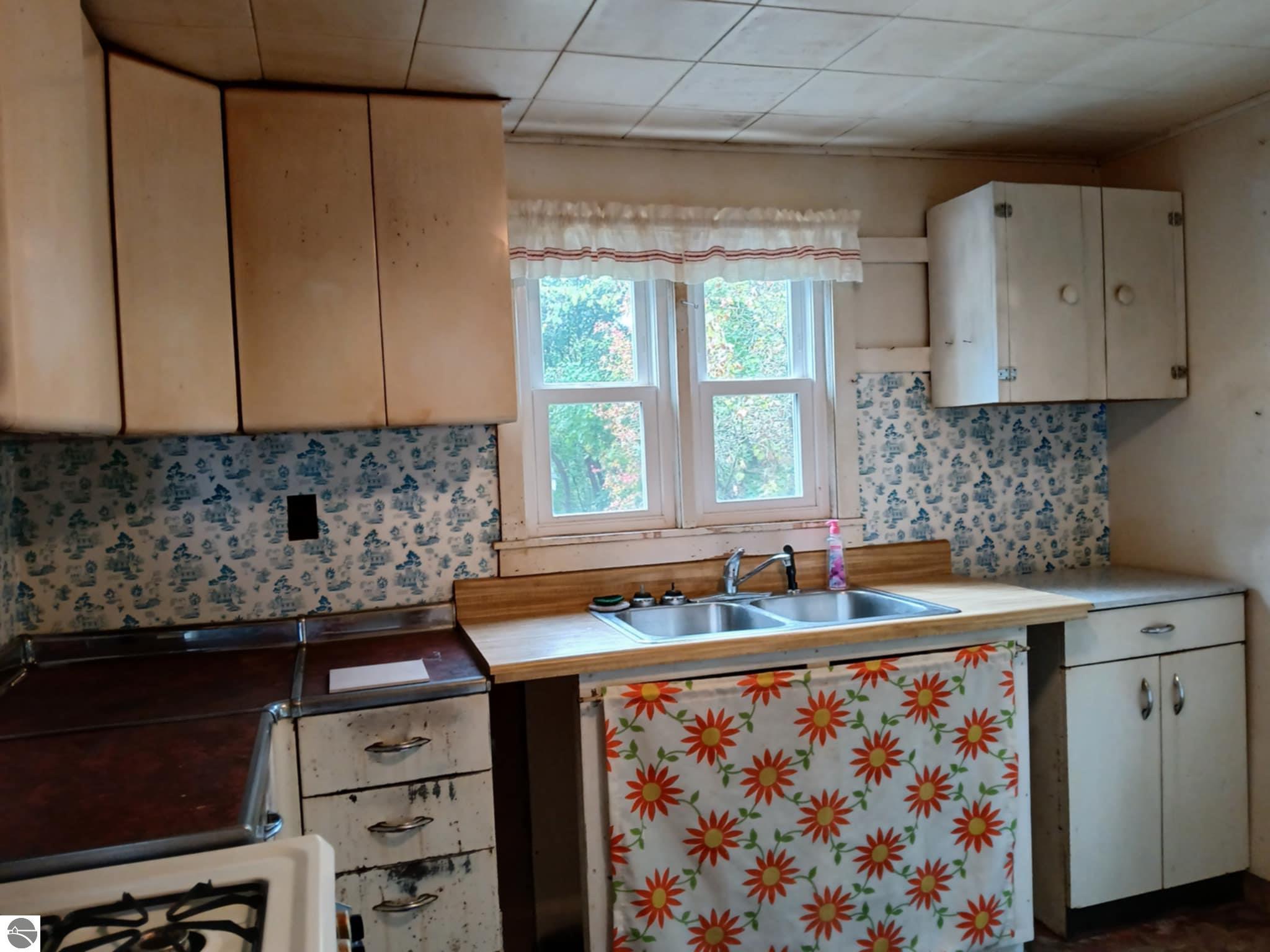 518 9th Avenue, Tawas City, MI 48763 — Photo 8