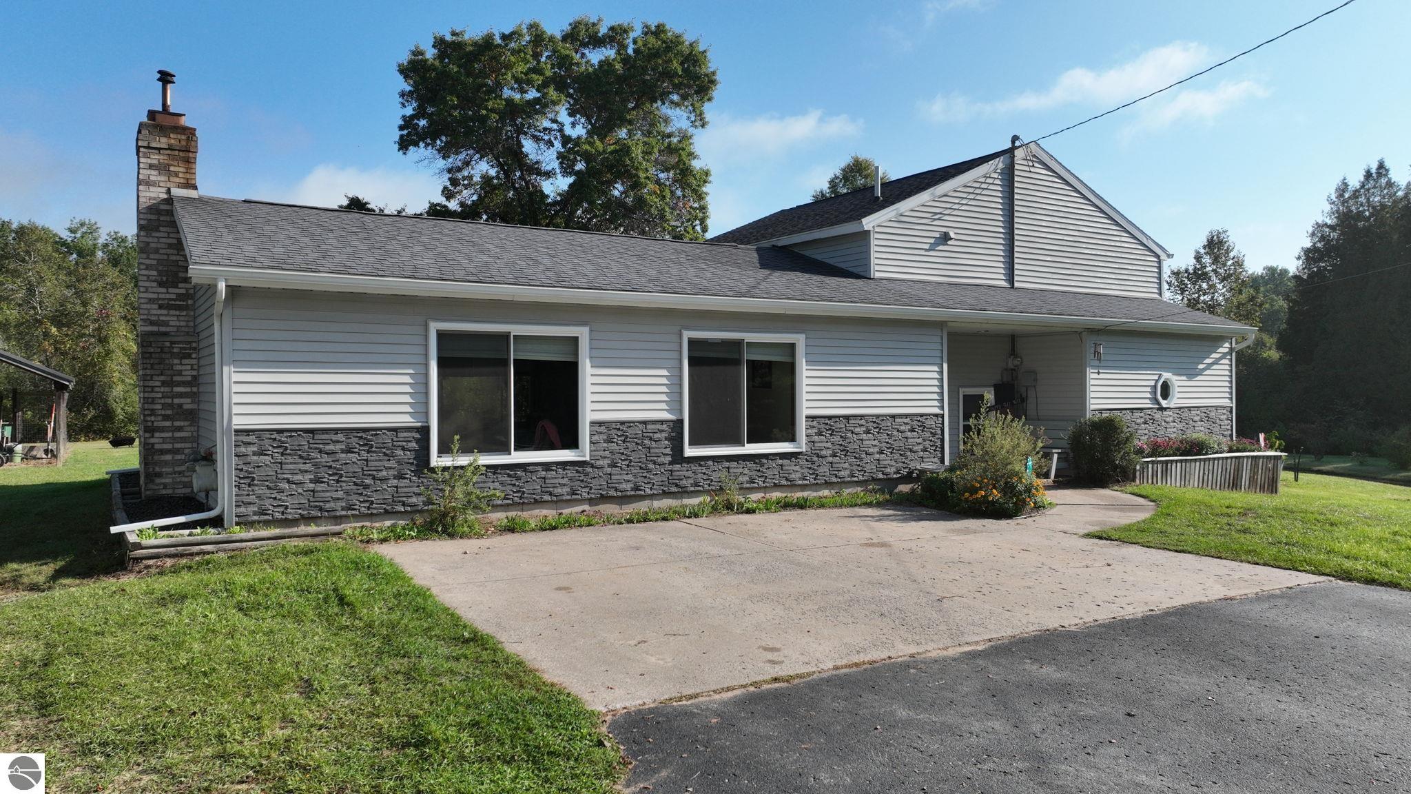 8757 Reiss Drive, Farwell, MI 48622 — Photo 27