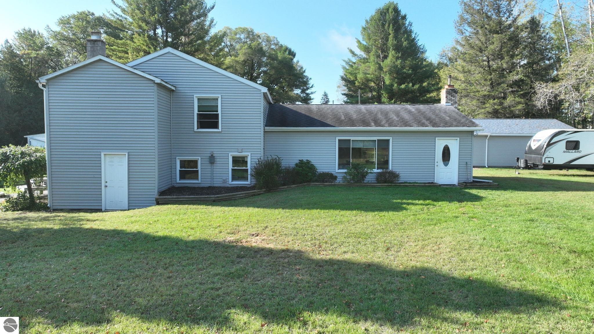 8757 Reiss Drive, Farwell, MI 48622 — Photo 28