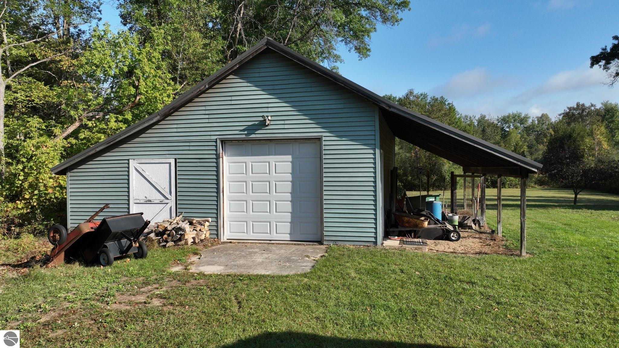 8757 Reiss Drive, Farwell, MI 48622 — Photo 37