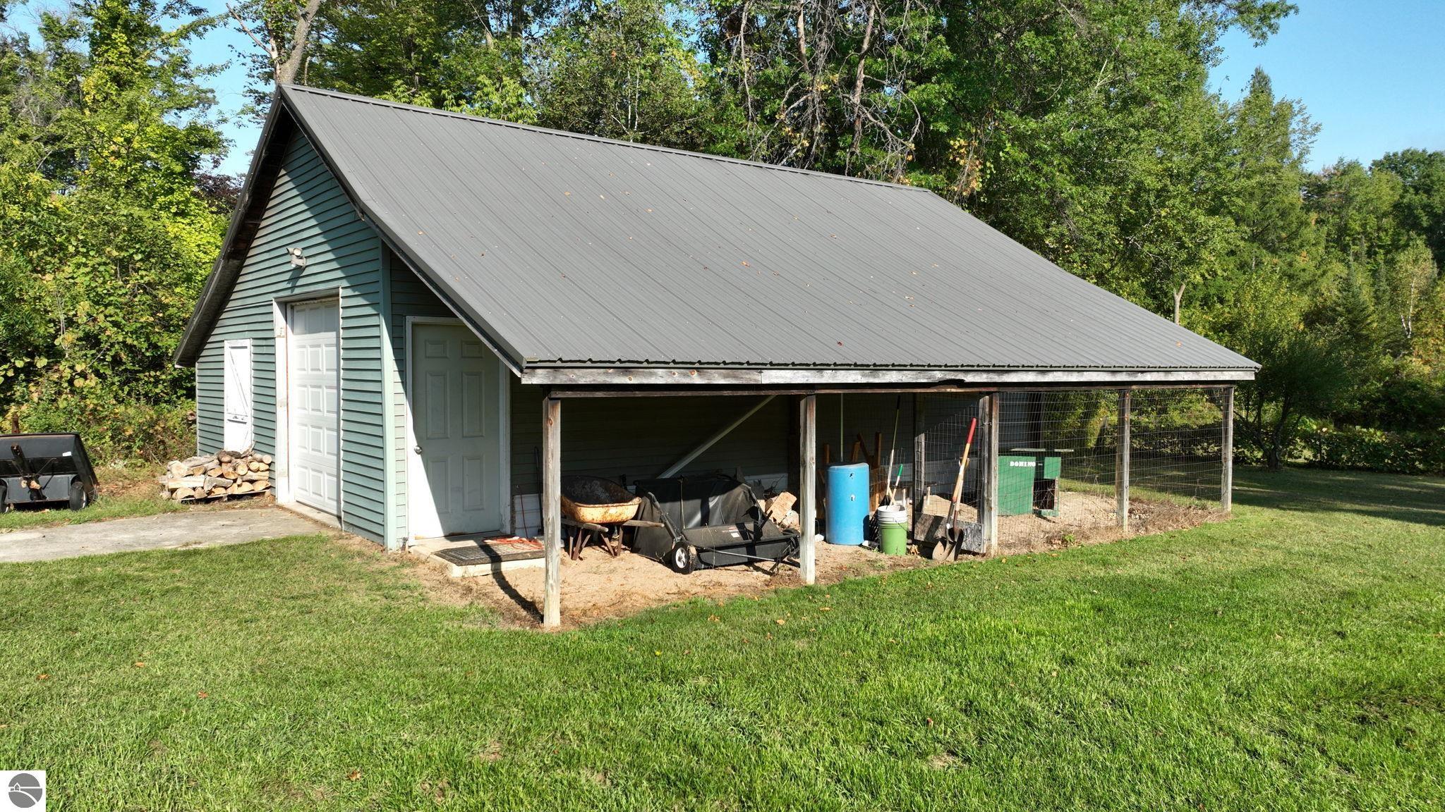 8757 Reiss Drive, Farwell, MI 48622 — Photo 38