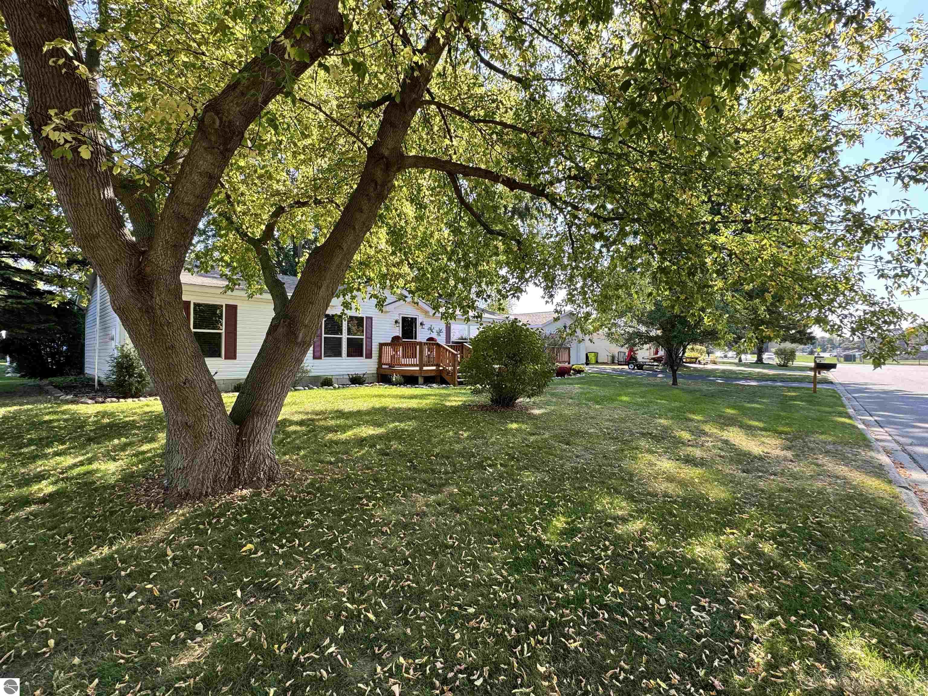 1110 Hemlock Street, Clare, MI 48617 — Photo 2