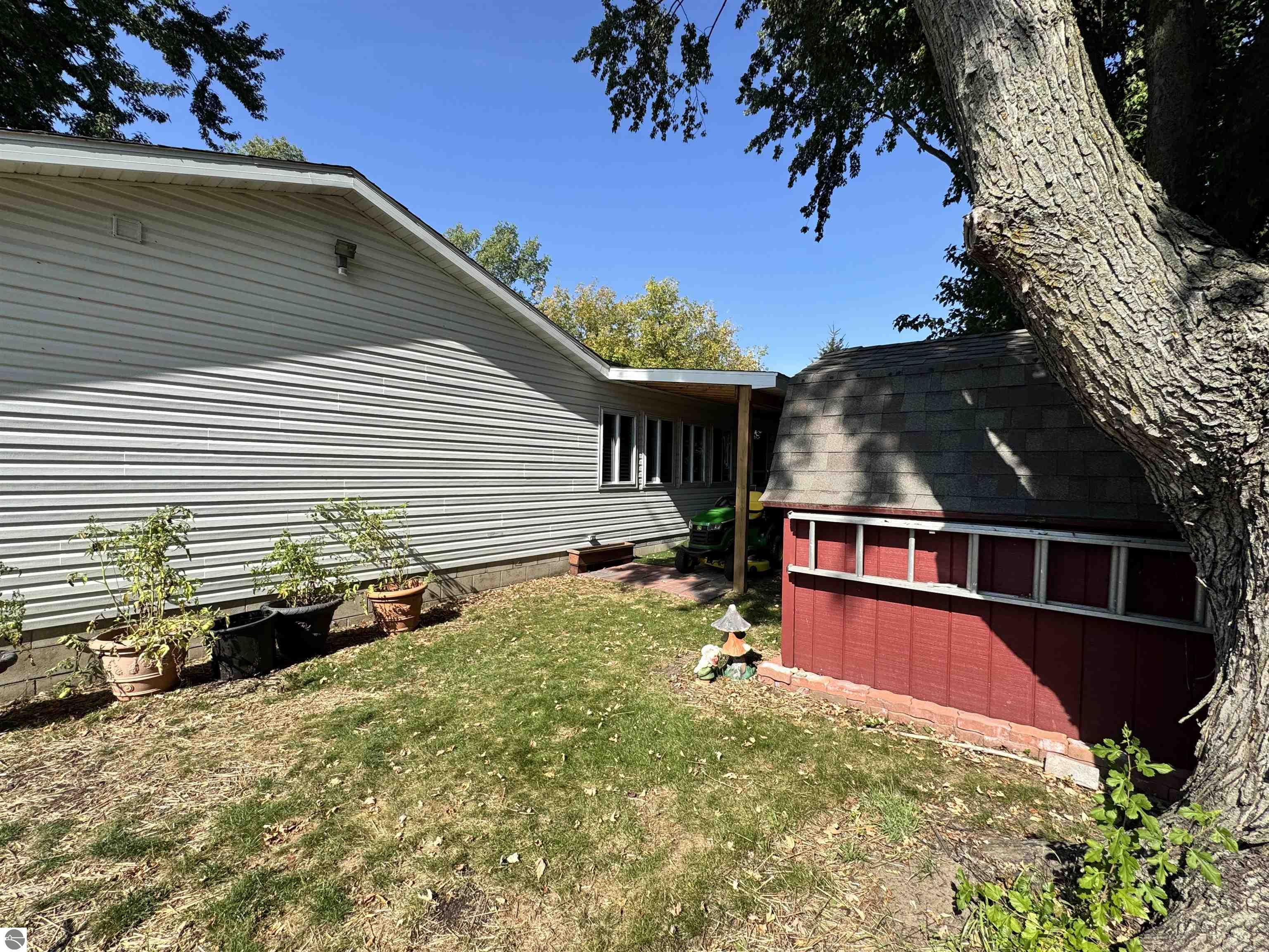 1110 Hemlock Street, Clare, MI 48617 — Photo 11