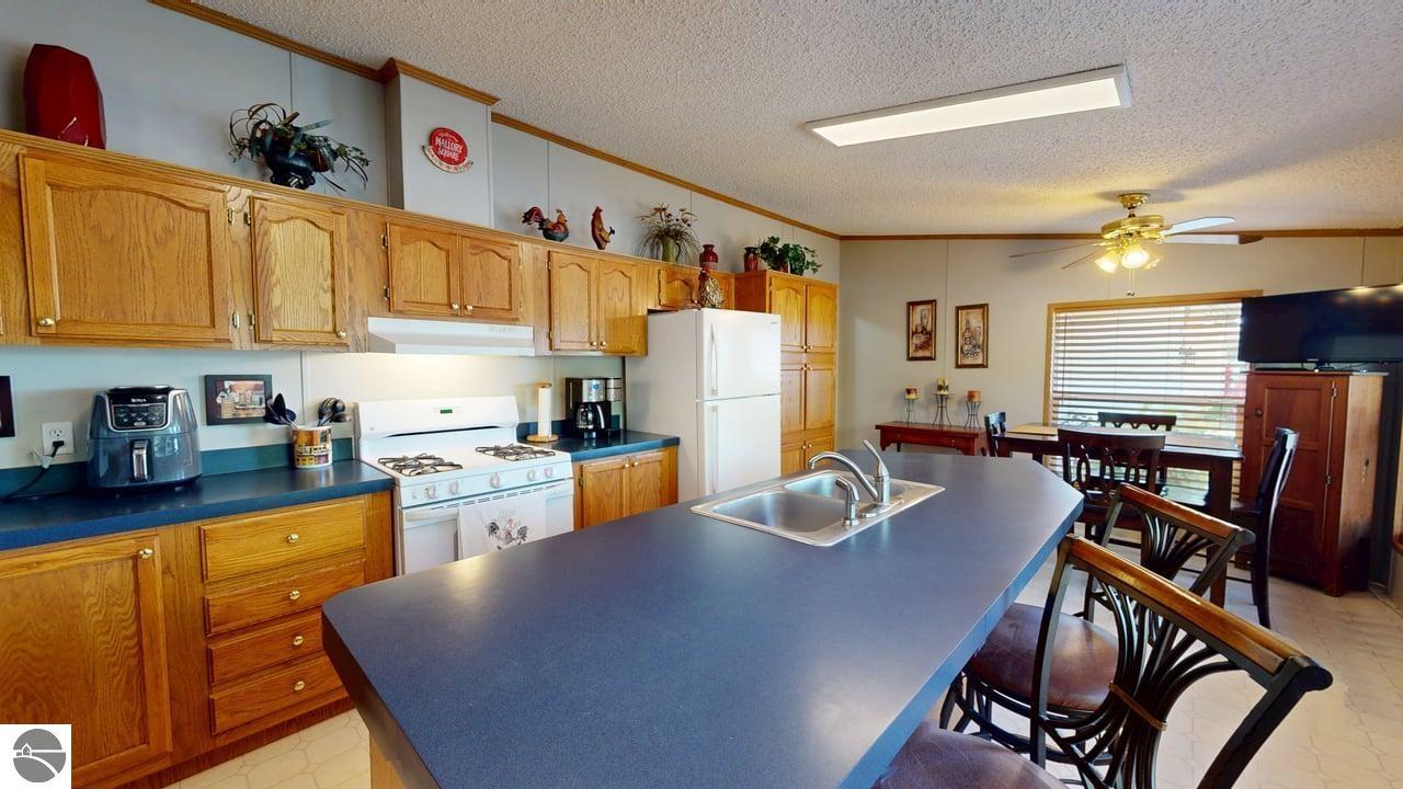 1110 Hemlock Street, Clare, MI 48617 — Photo 17