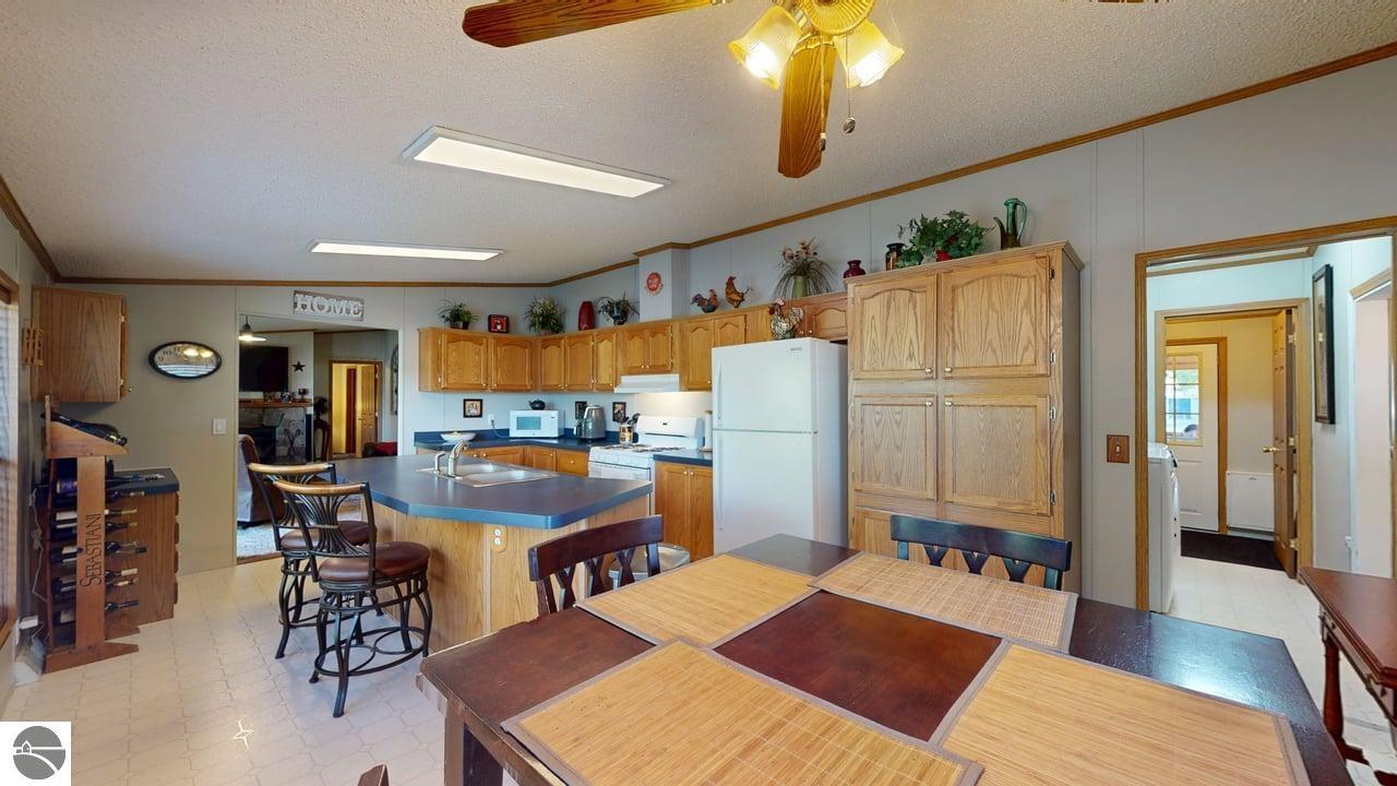 1110 Hemlock Street, Clare, MI 48617 — Photo 18
