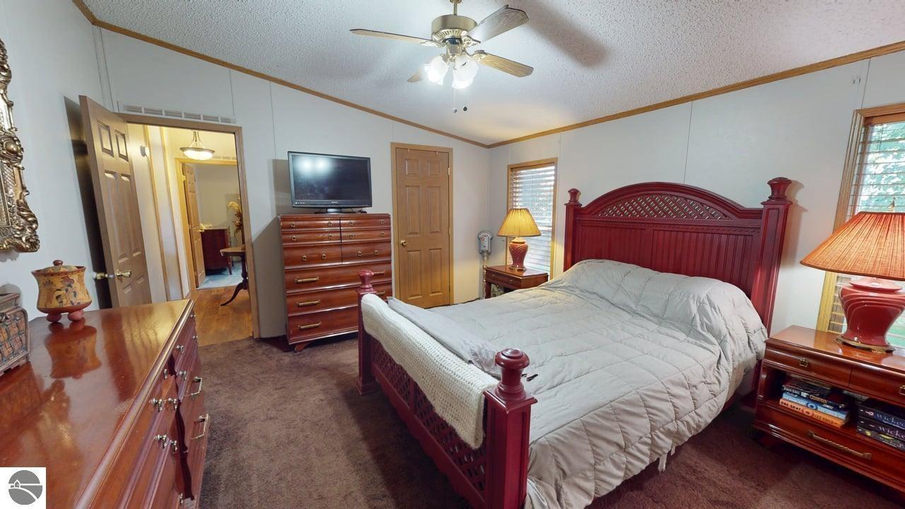 1110 Hemlock Street, Clare, MI 48617 — Photo 21