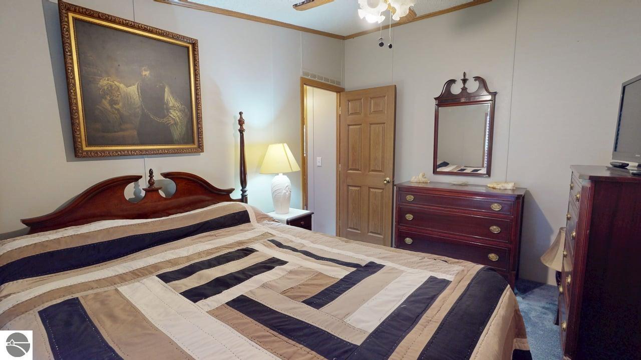 1110 Hemlock Street, Clare, MI 48617 — Photo 28