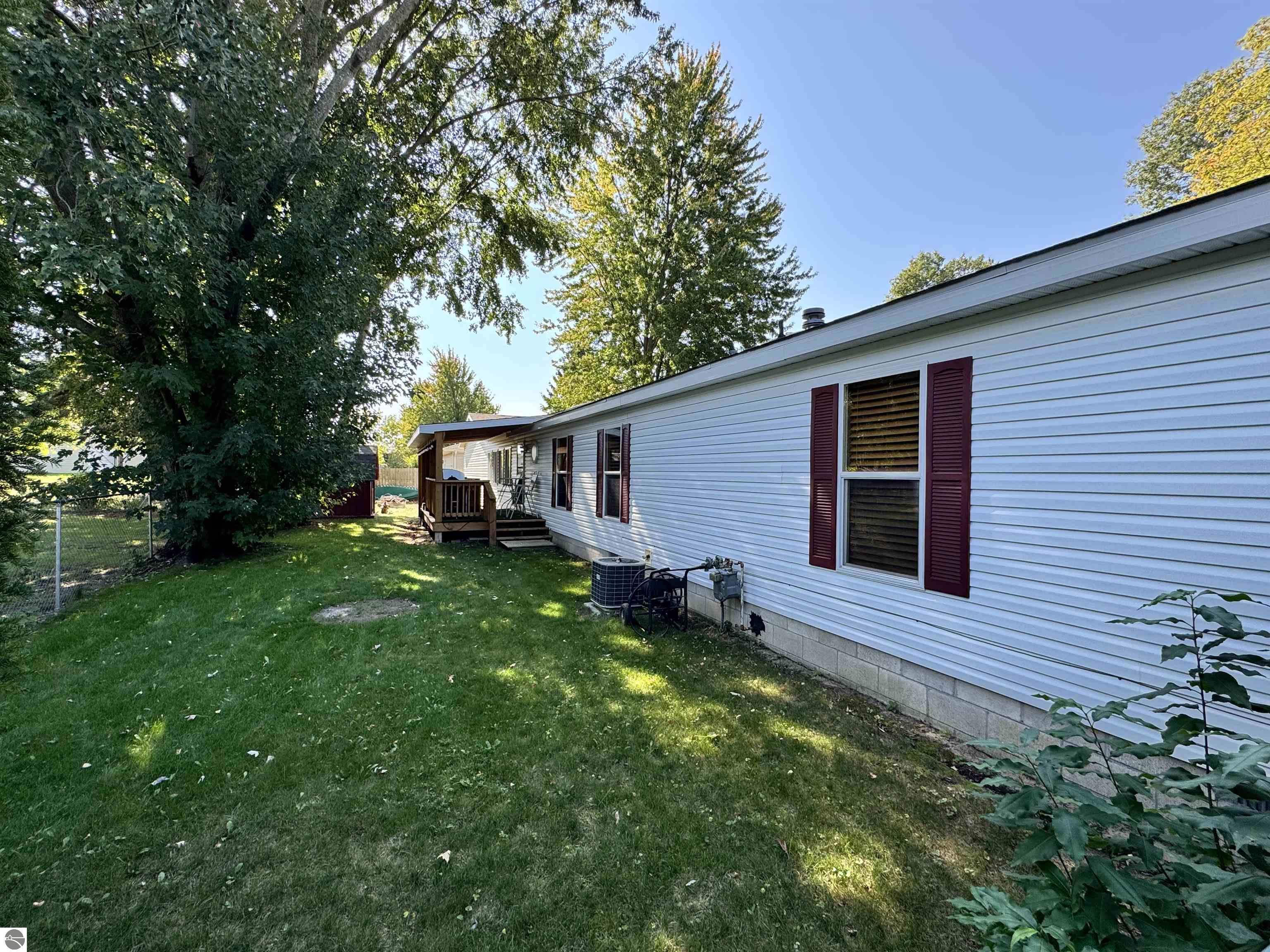 1110 Hemlock Street, Clare, MI 48617 — Photo 9