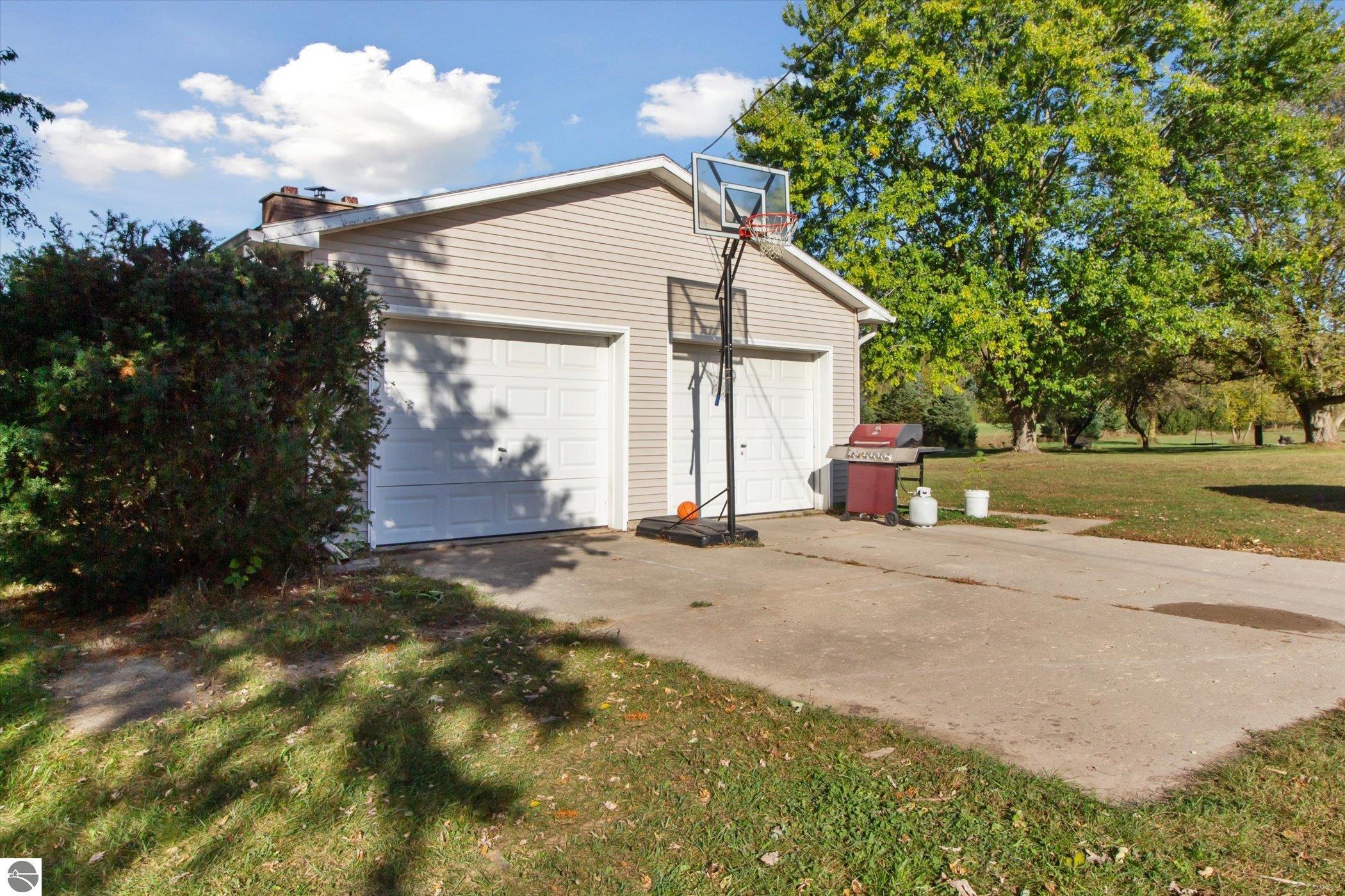 10310 W Lincoln Road, Riverdale, MI 48877 — Photo 40