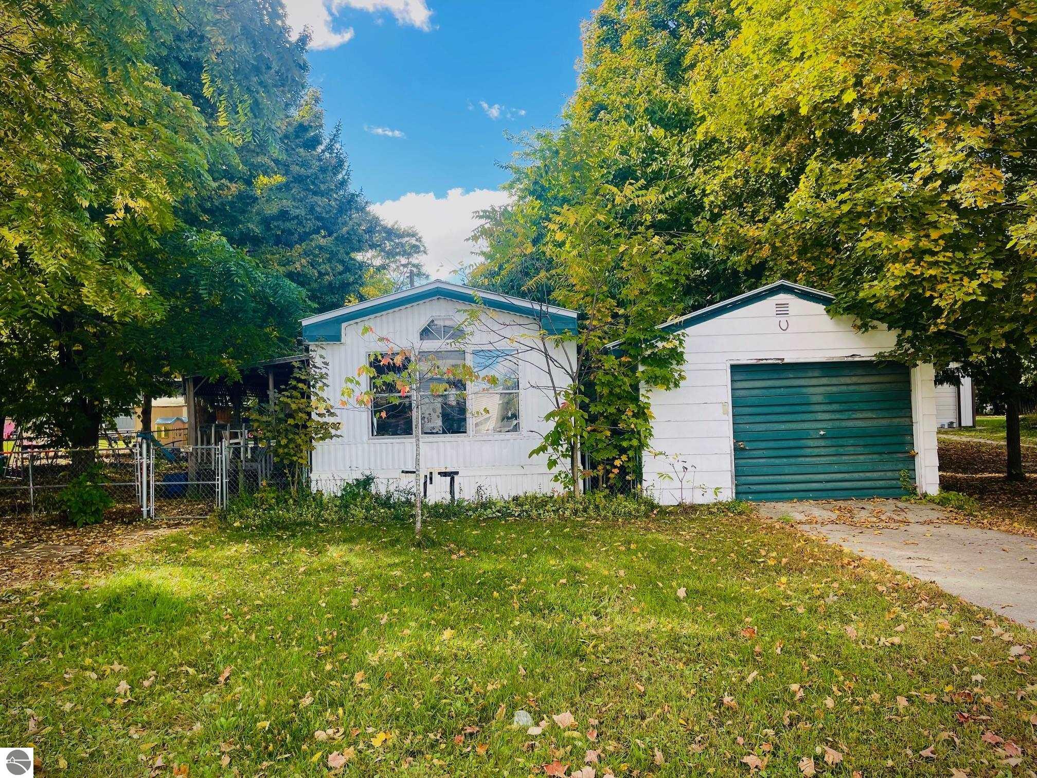 2537 Chestnut, Central Lake, MI 49622 — front exterior