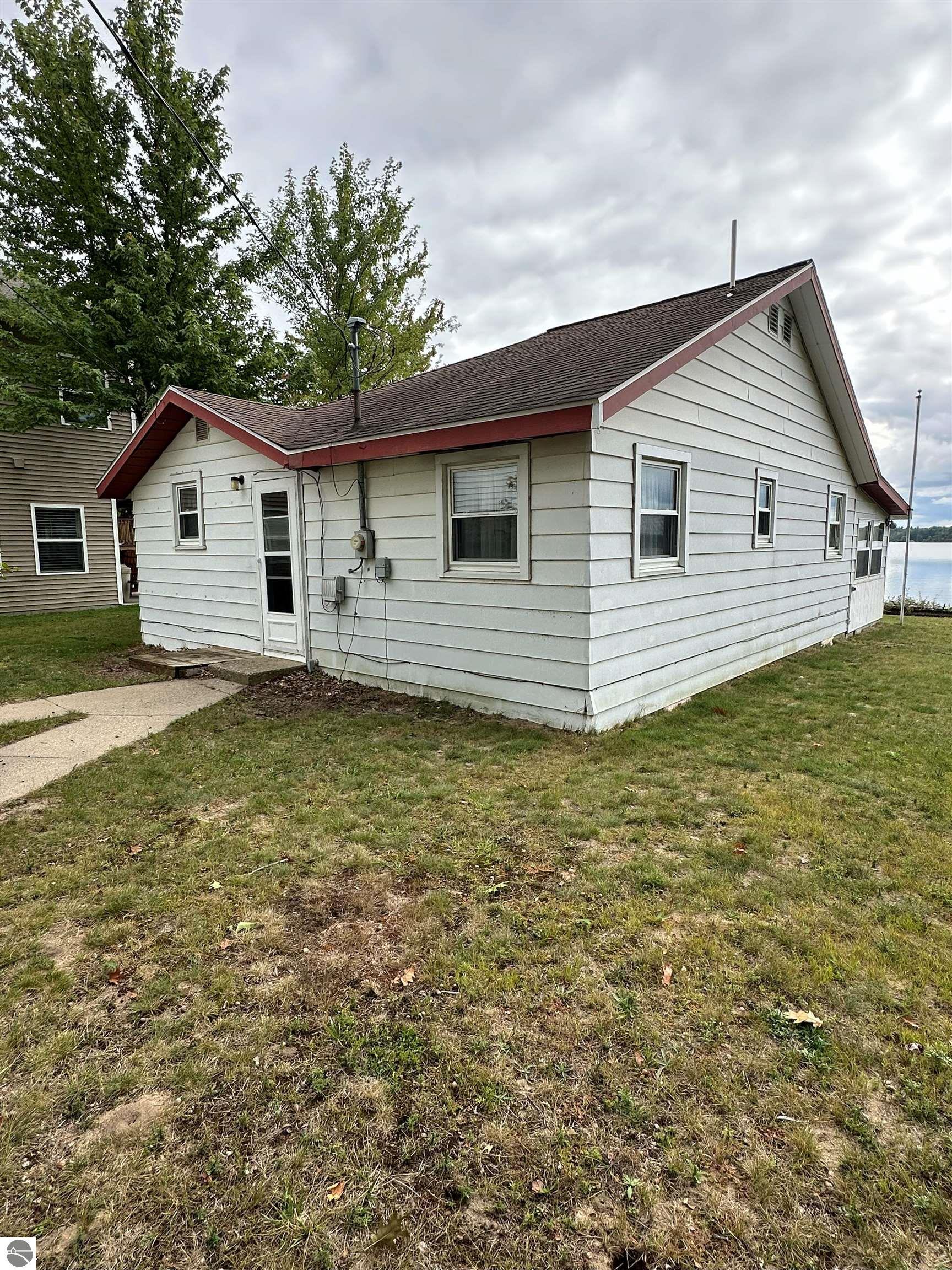 11782 E State Street, Fife Lake, MI 49633 — front exterior