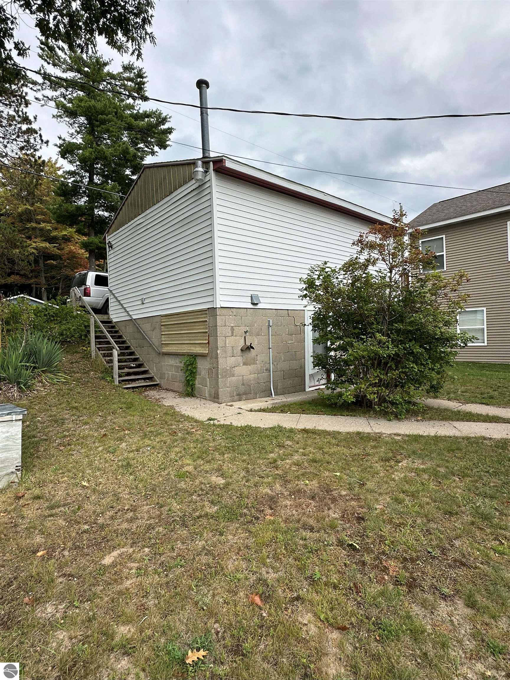 11782 E State Street, Fife Lake, MI 49633 — Photo 29