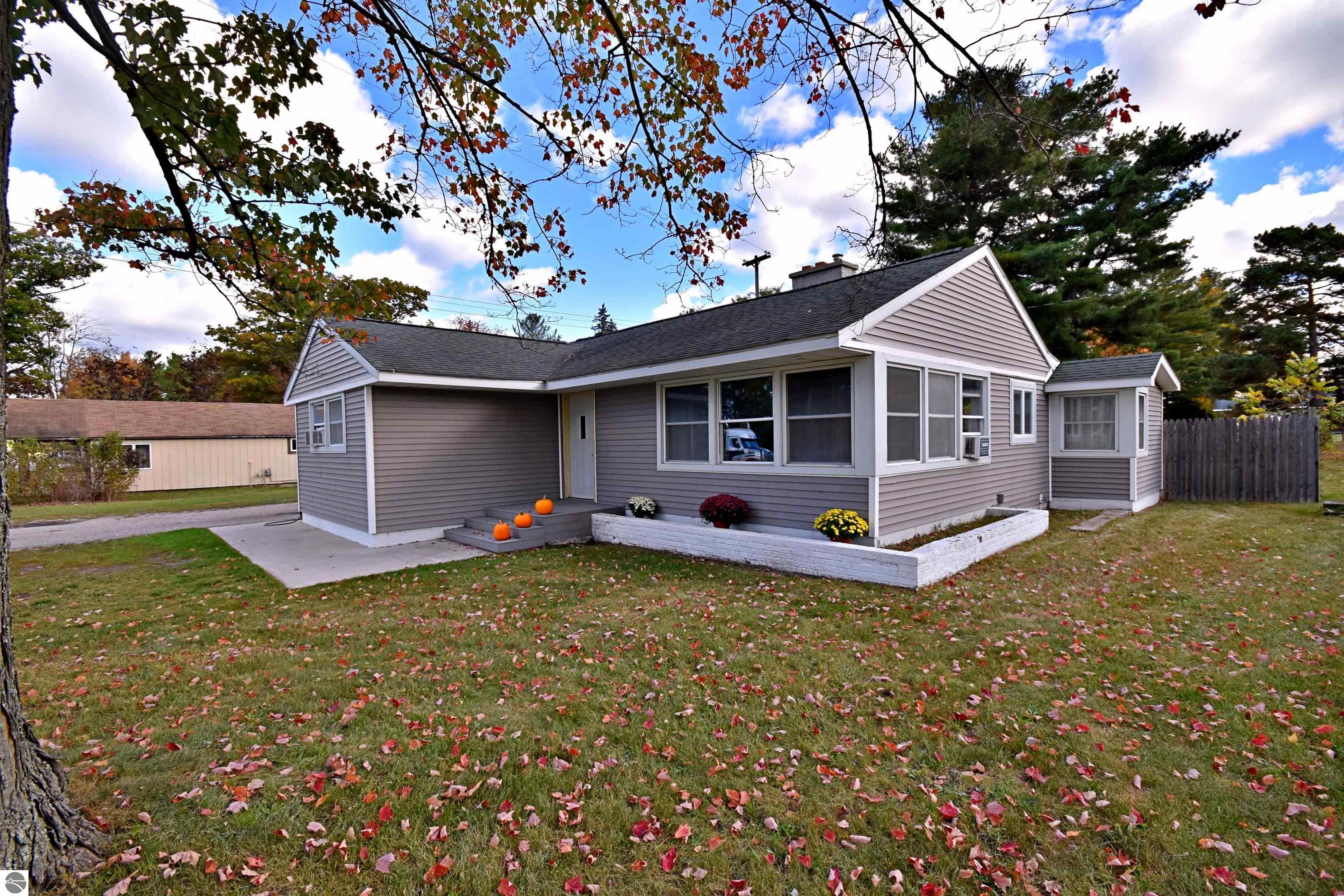 719 S Lakeshore Drive, Lake City, MI 49651 — front exterior