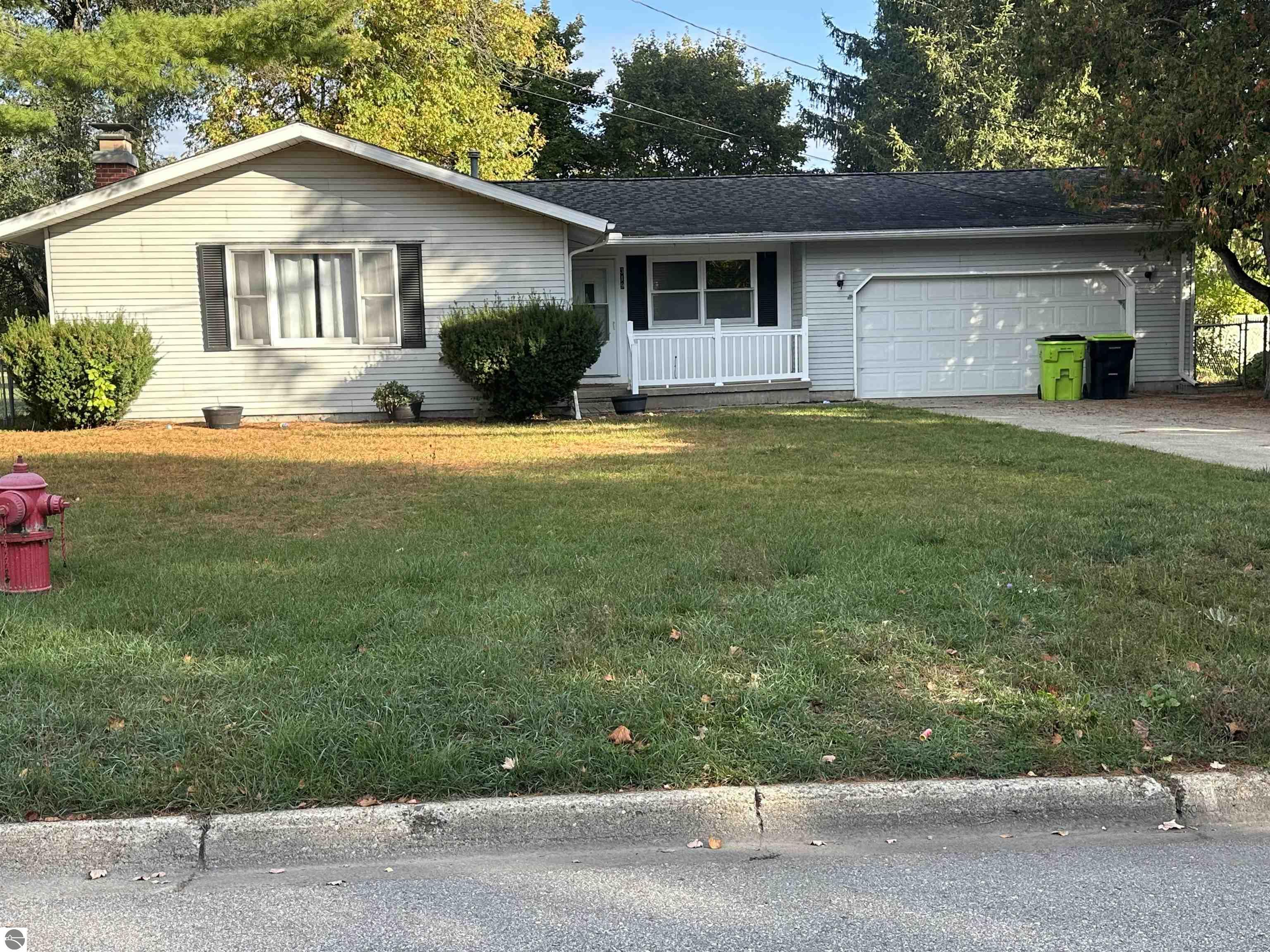 319 Forest Avenue, Clare, MI 48617 — Photo 2