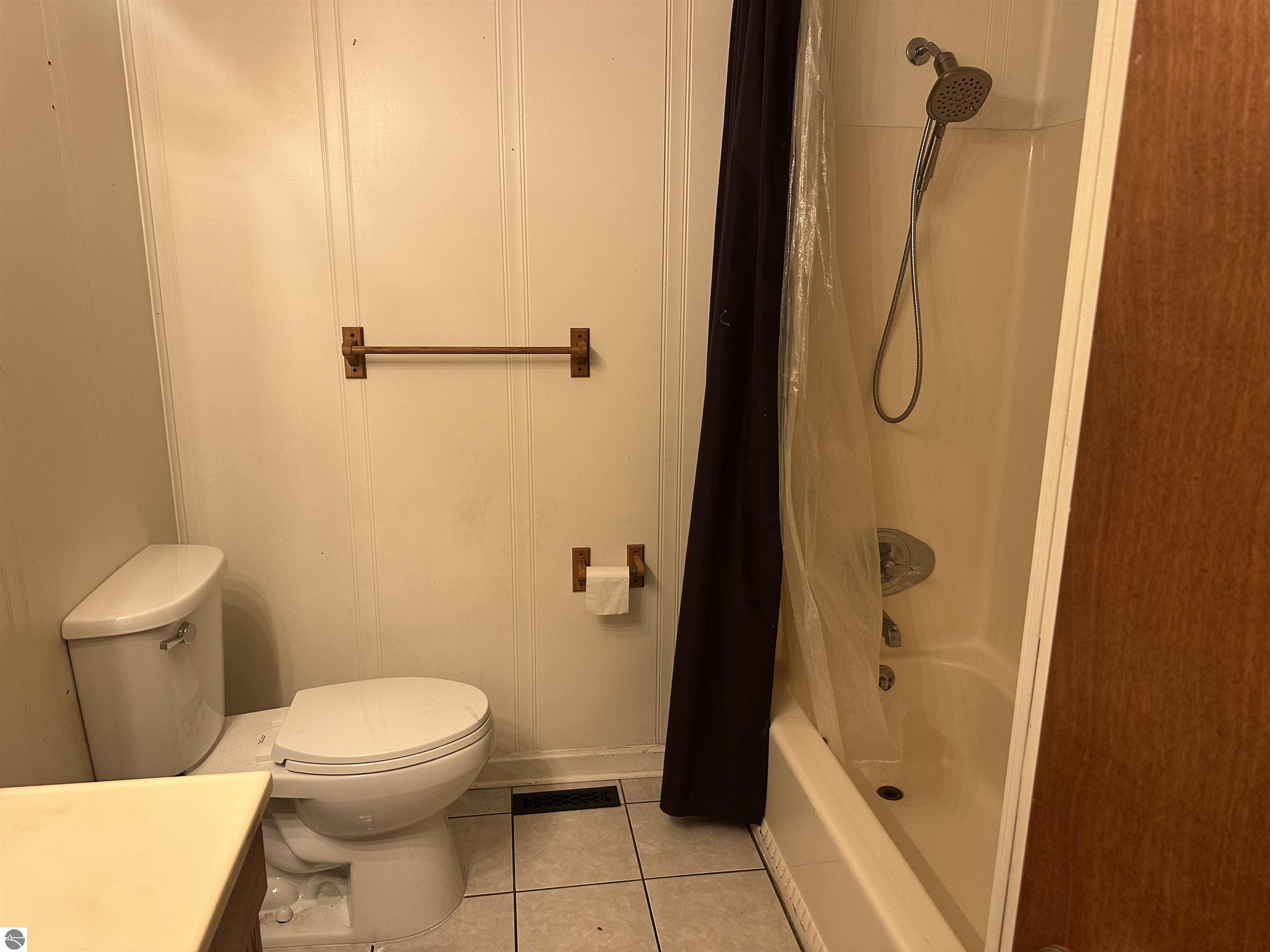 319 Forest Avenue, Clare, MI 48617 — Photo 14