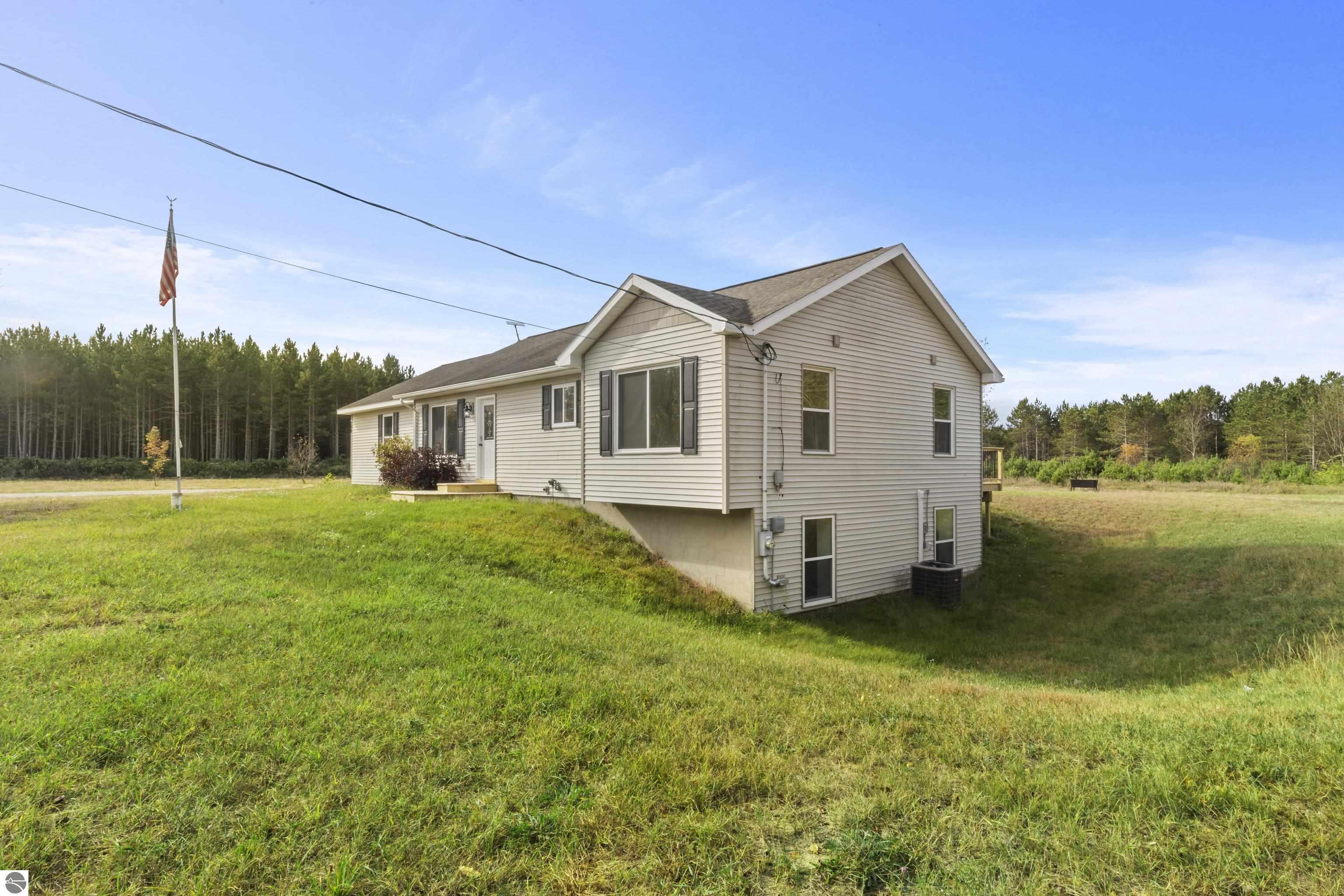 348 S Haze Road, Beulah, MI 49617 — Photo 6