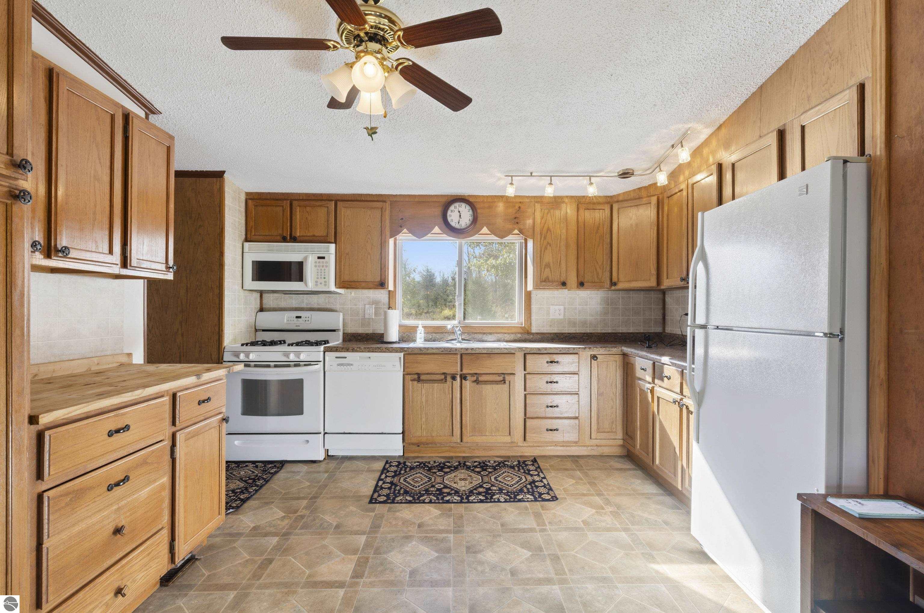 17651 Vondra, Thompsonville, MI 49683 — Photo 13