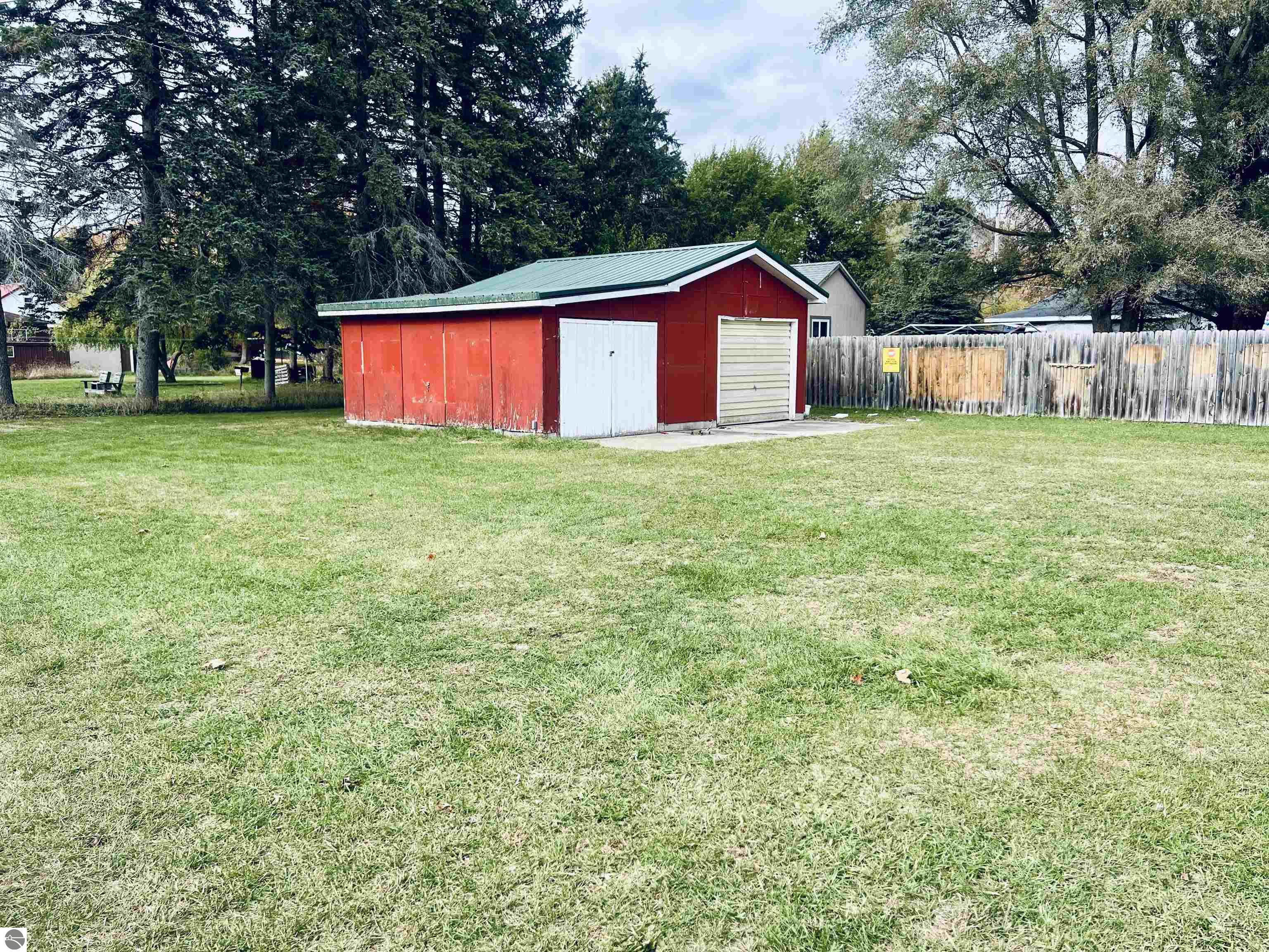 889 N Ferris Road, Sumner, MI 48889 — Photo 40