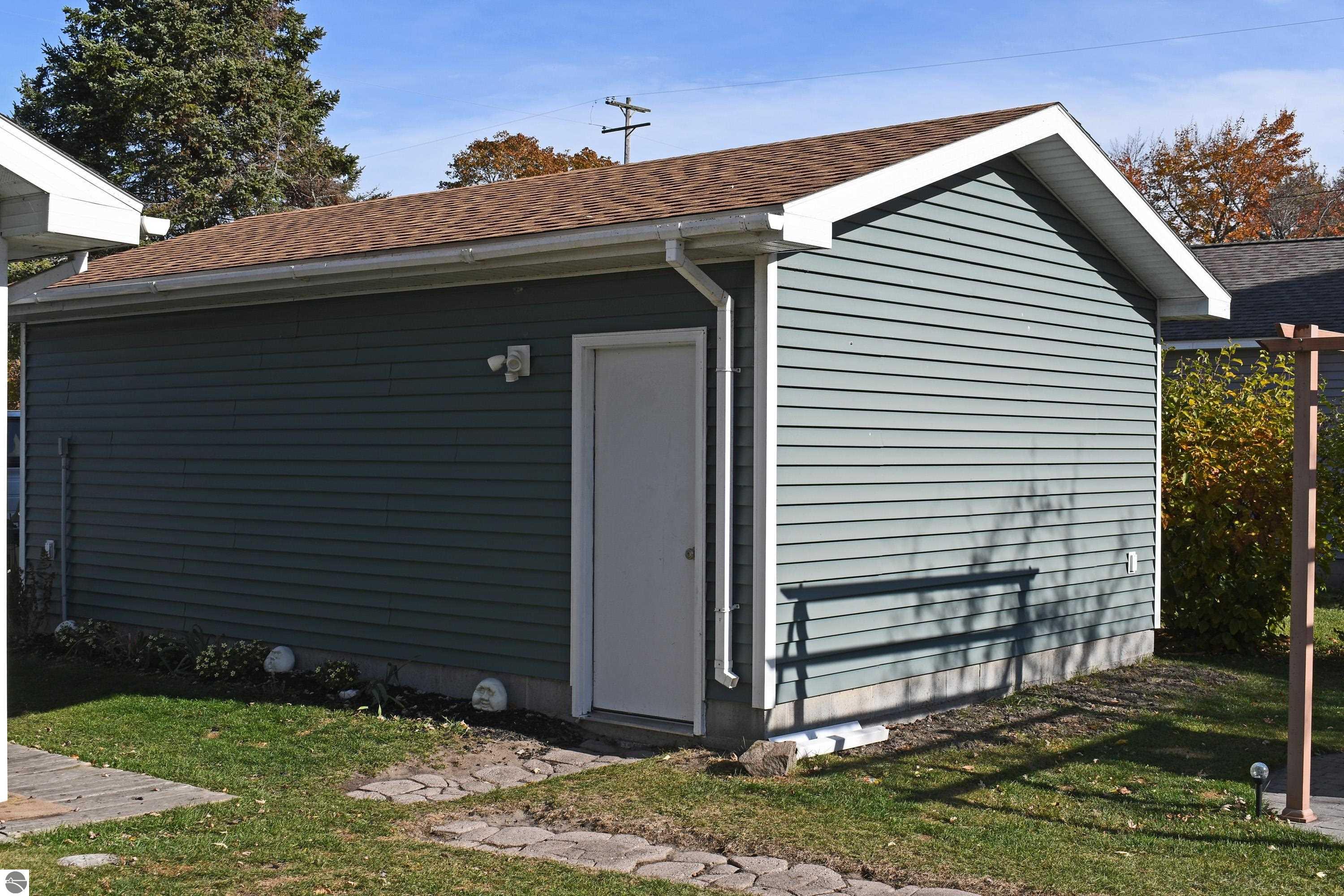 608 E State Street, East Tawas, MI 48730 — Photo 3