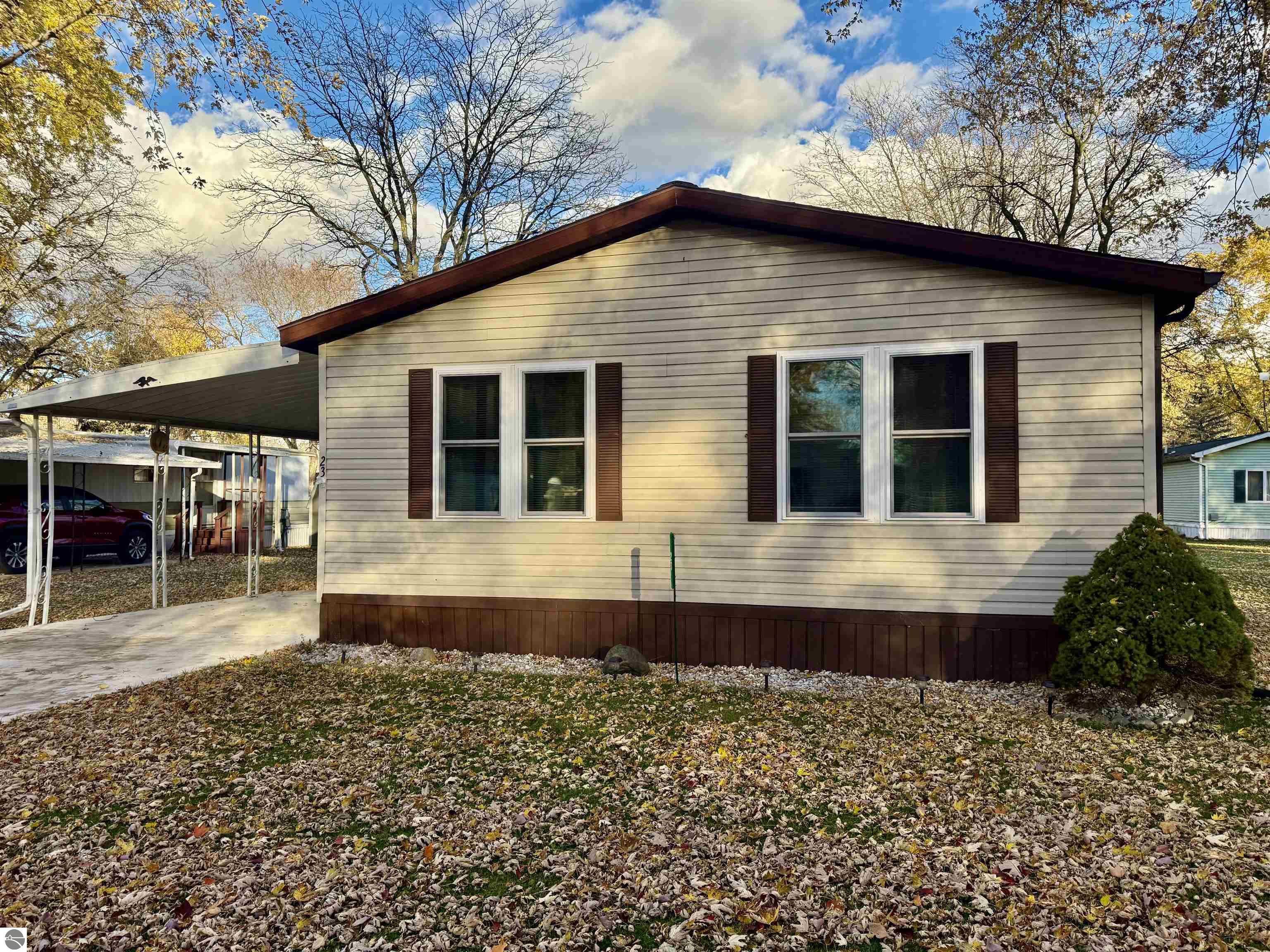 23 Meadow Lane, Ithaca, MI 48847 — front exterior