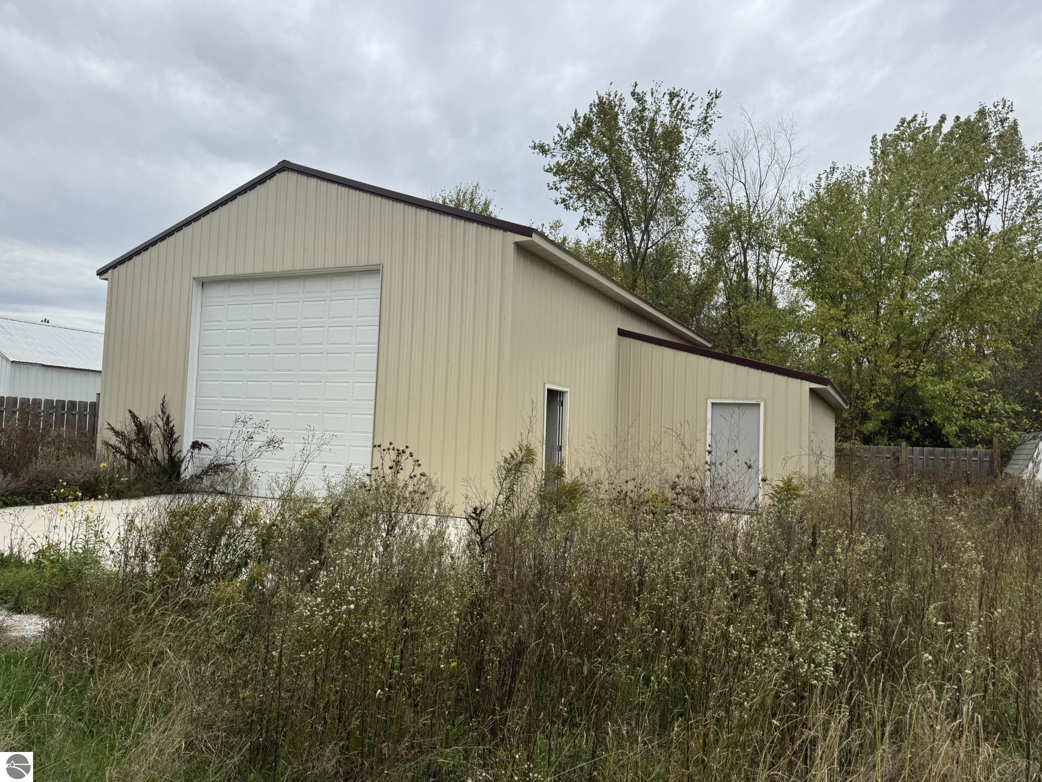 4975 E Clarabella Road, Clare, MI 48617 — Photo 8