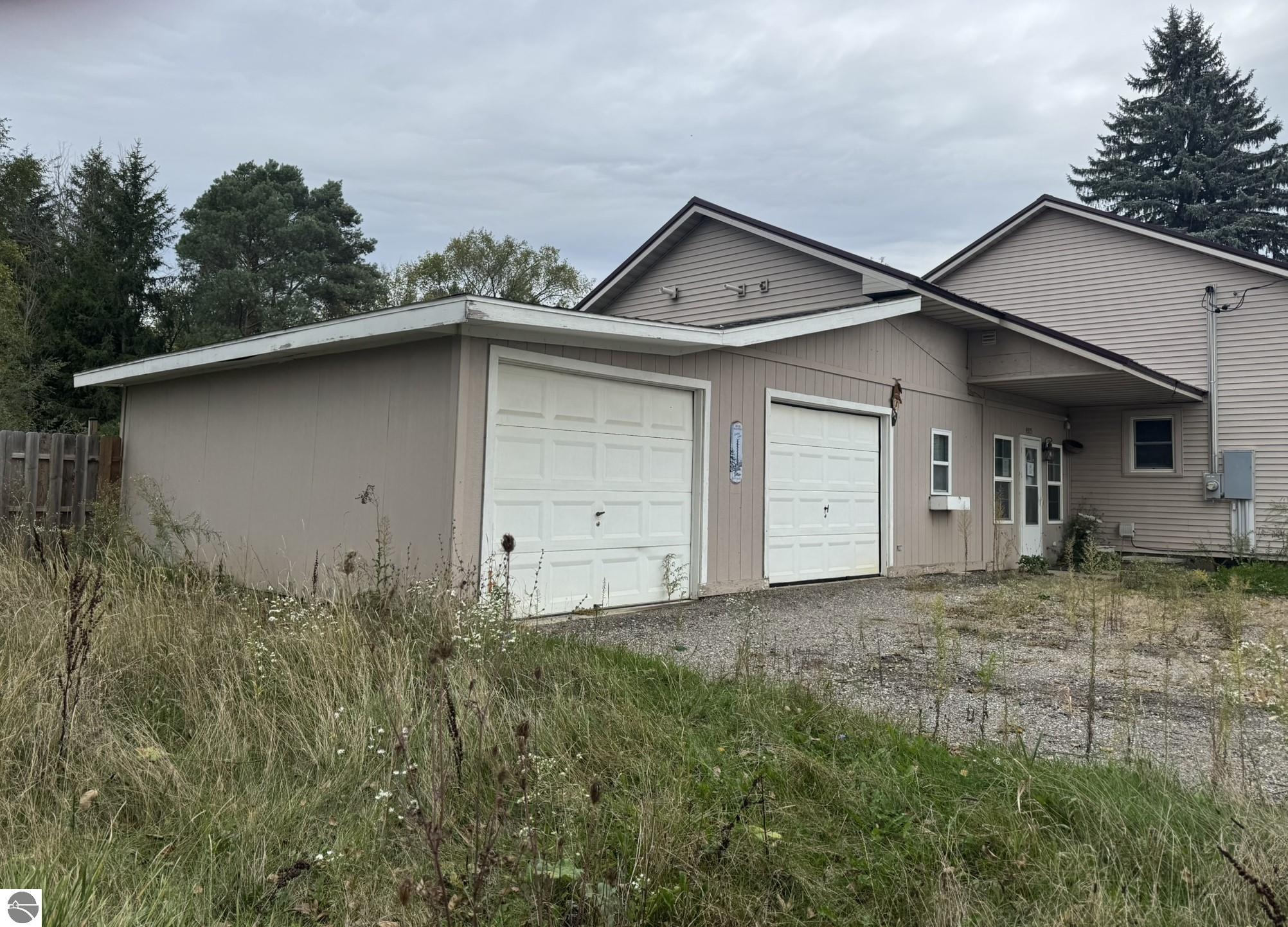 4975 E Clarabella Road, Clare, MI 48617 — Photo 10