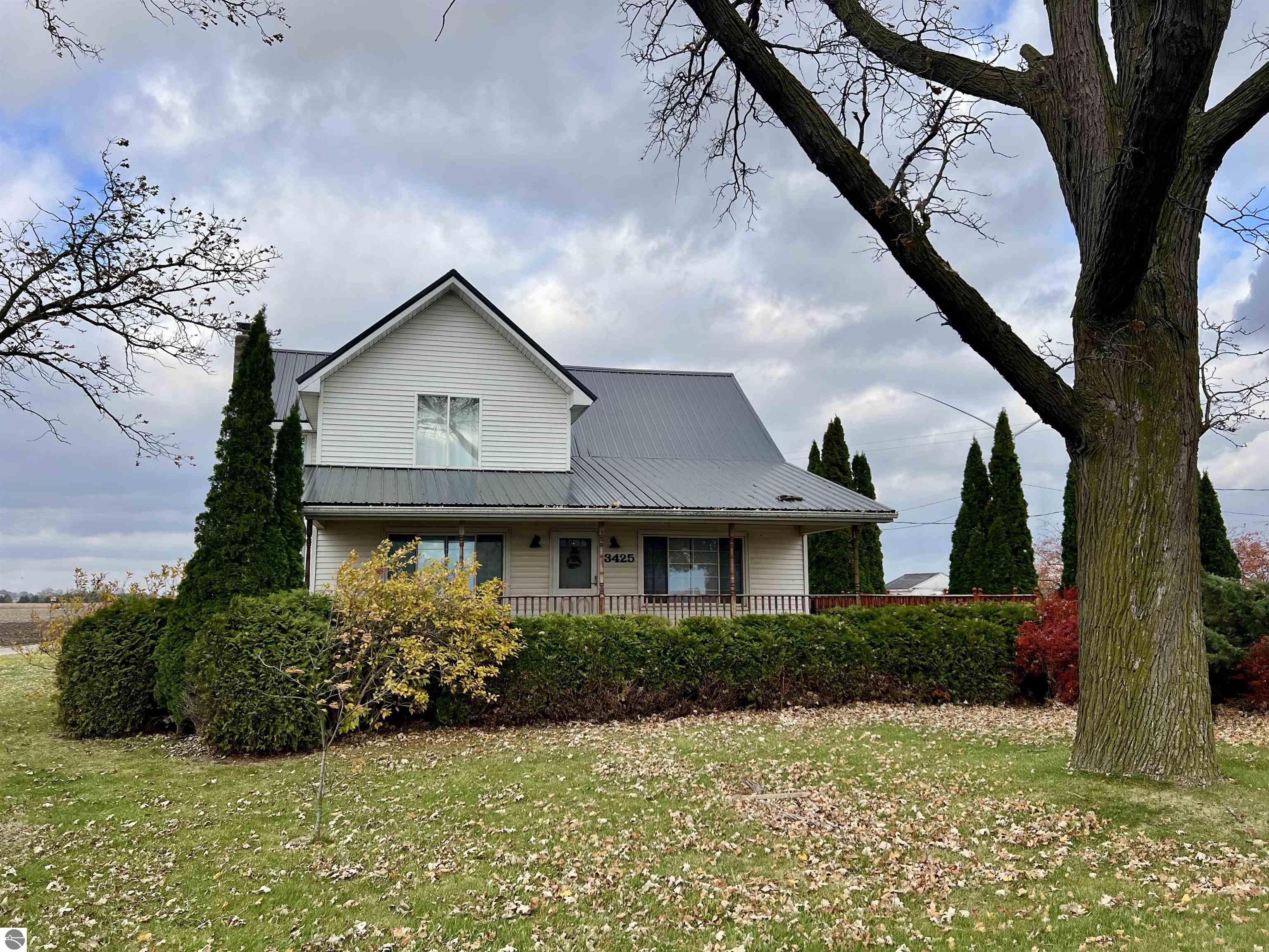 3425 E Washington Road, Ithaca, MI 48847 — front exterior