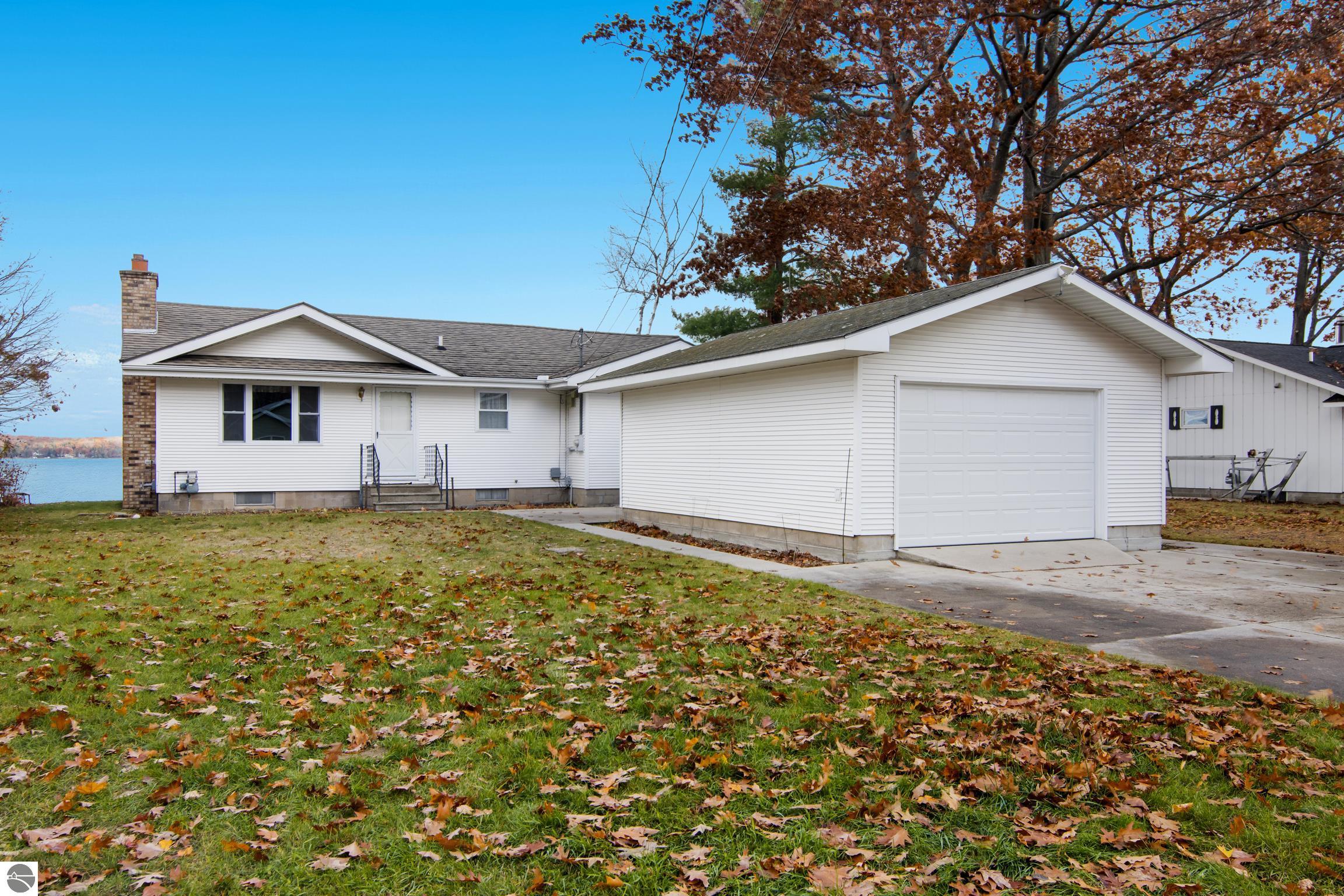 6522 Bixler Road, Beulah, MI 49617 — Photo 2