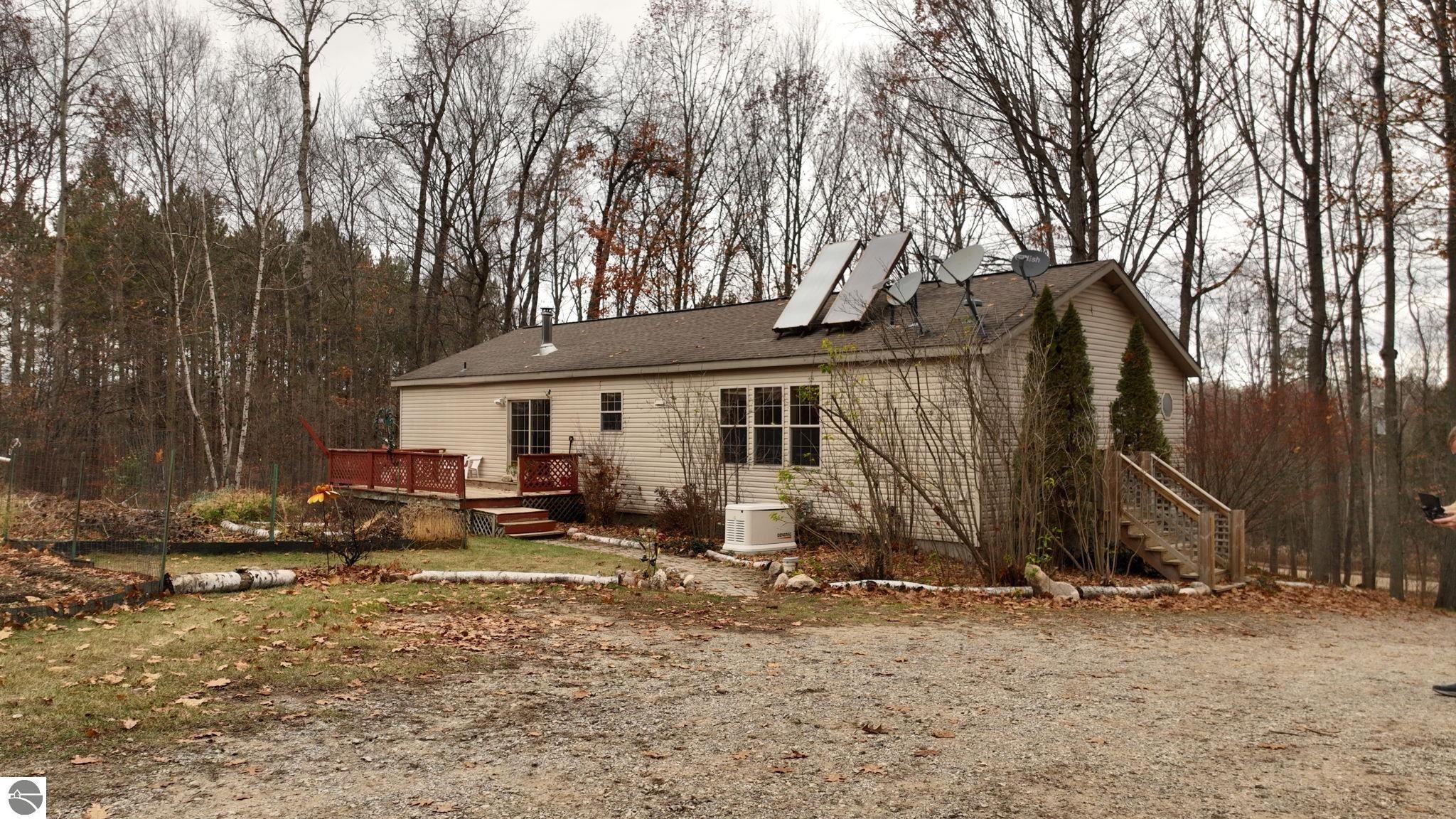 6524 E Edgar Road, Vestaburg, MI 48891 — front exterior