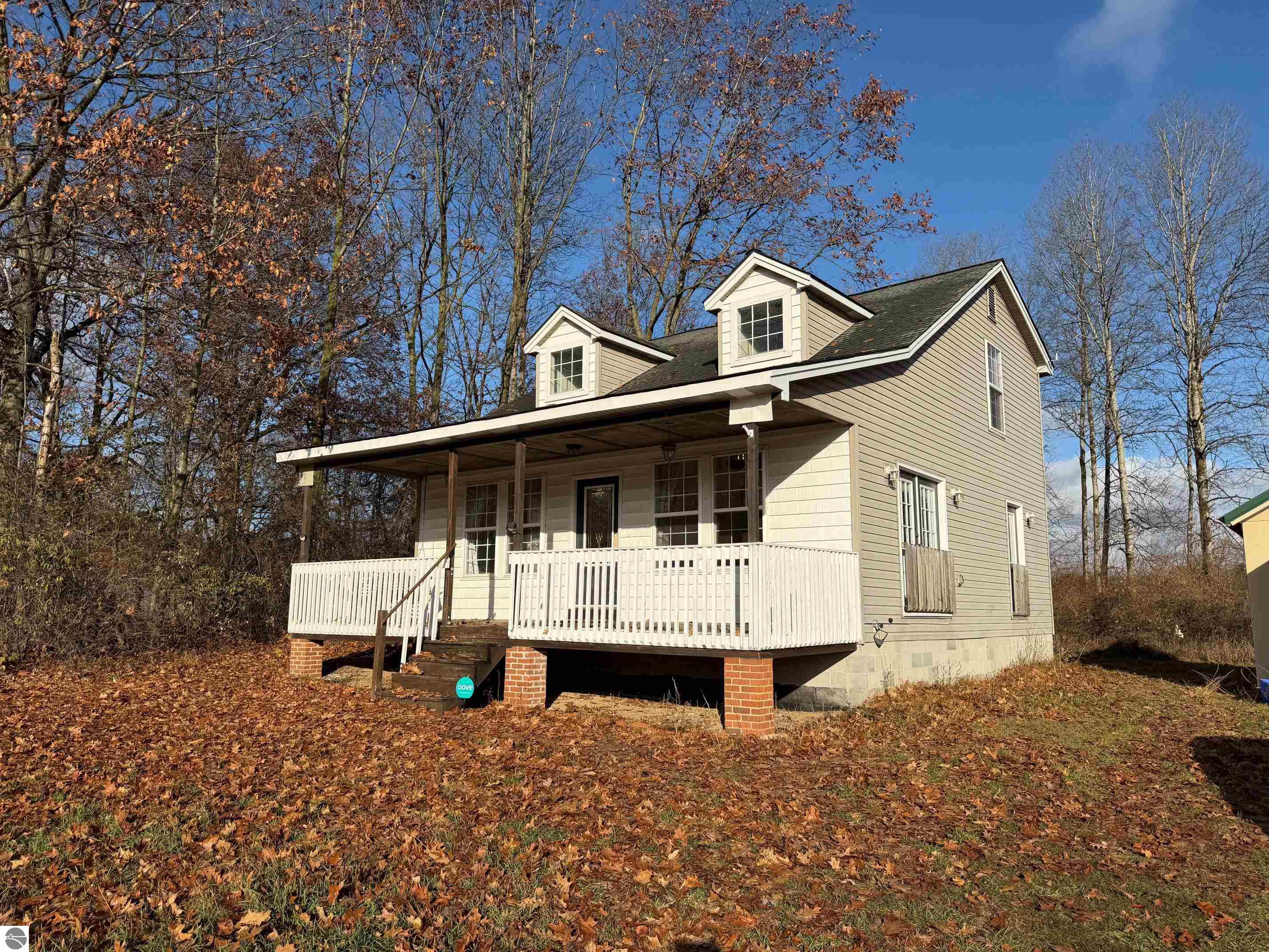 1040 Cordoba, Lake Isabella, MI 48893 — front exterior