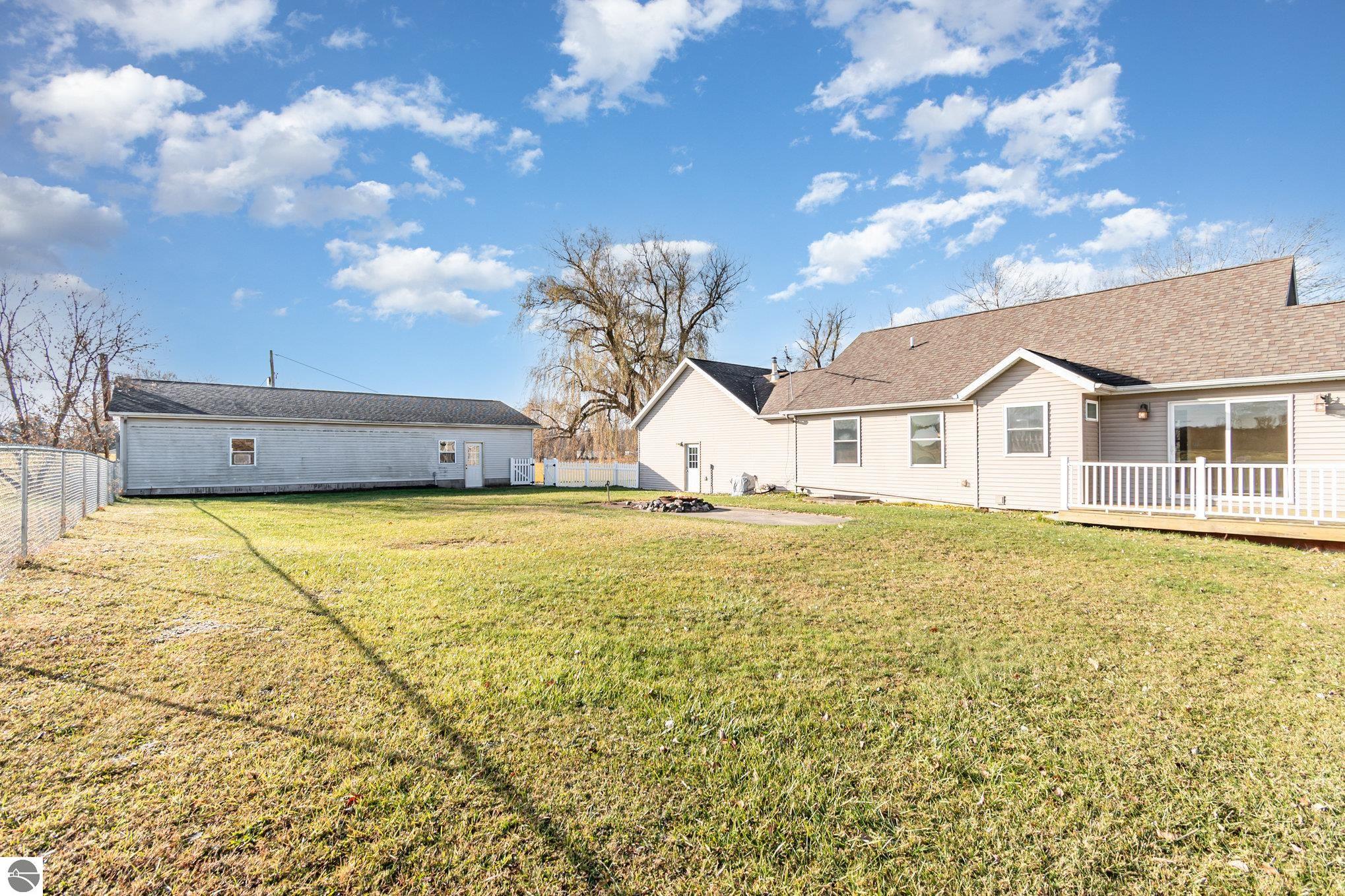 2150 N Douglas Road, Riverdale, MI 48877 — Photo 2
