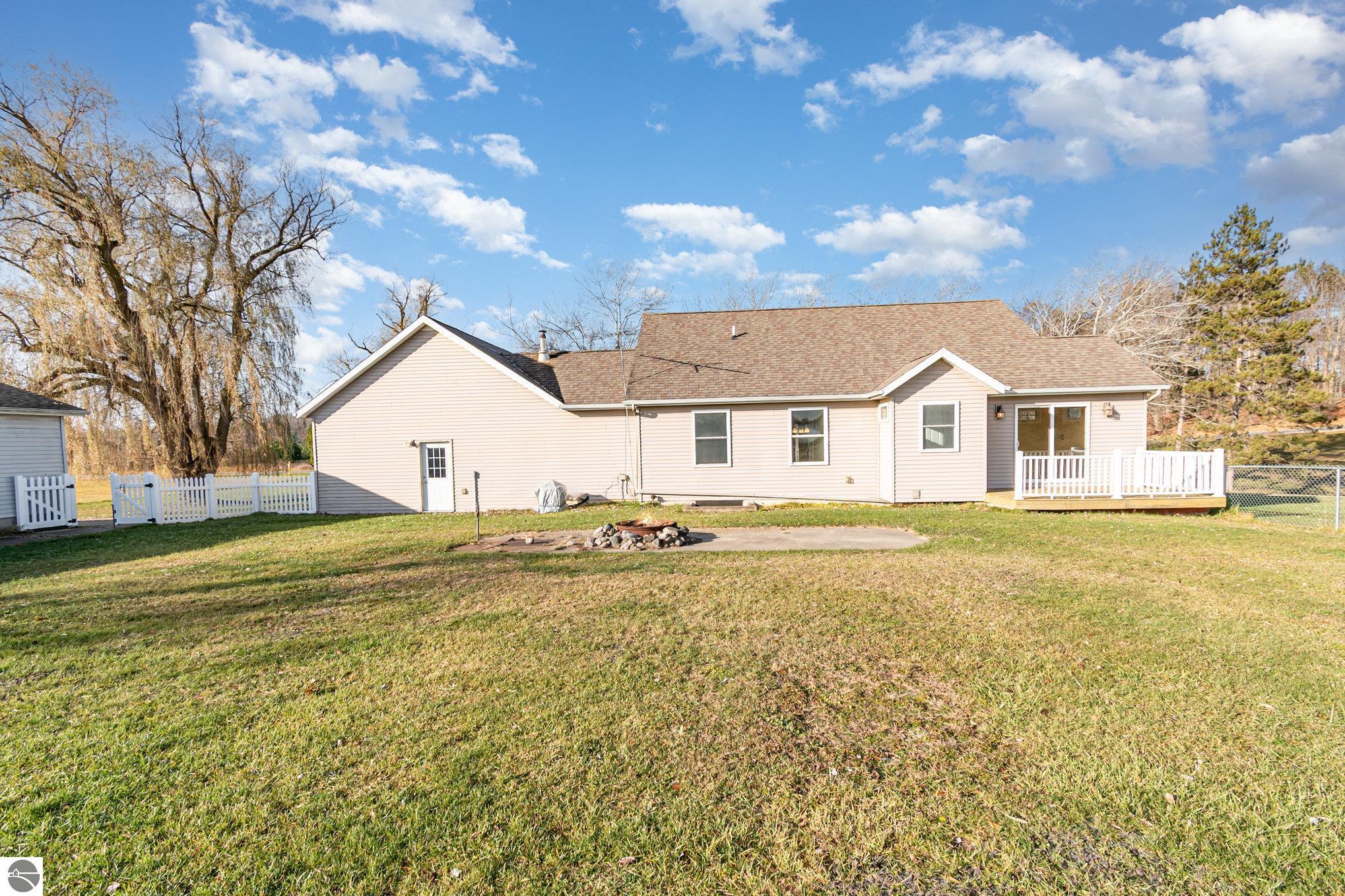 2150 N Douglas Road, Riverdale, MI 48877 — Photo 31