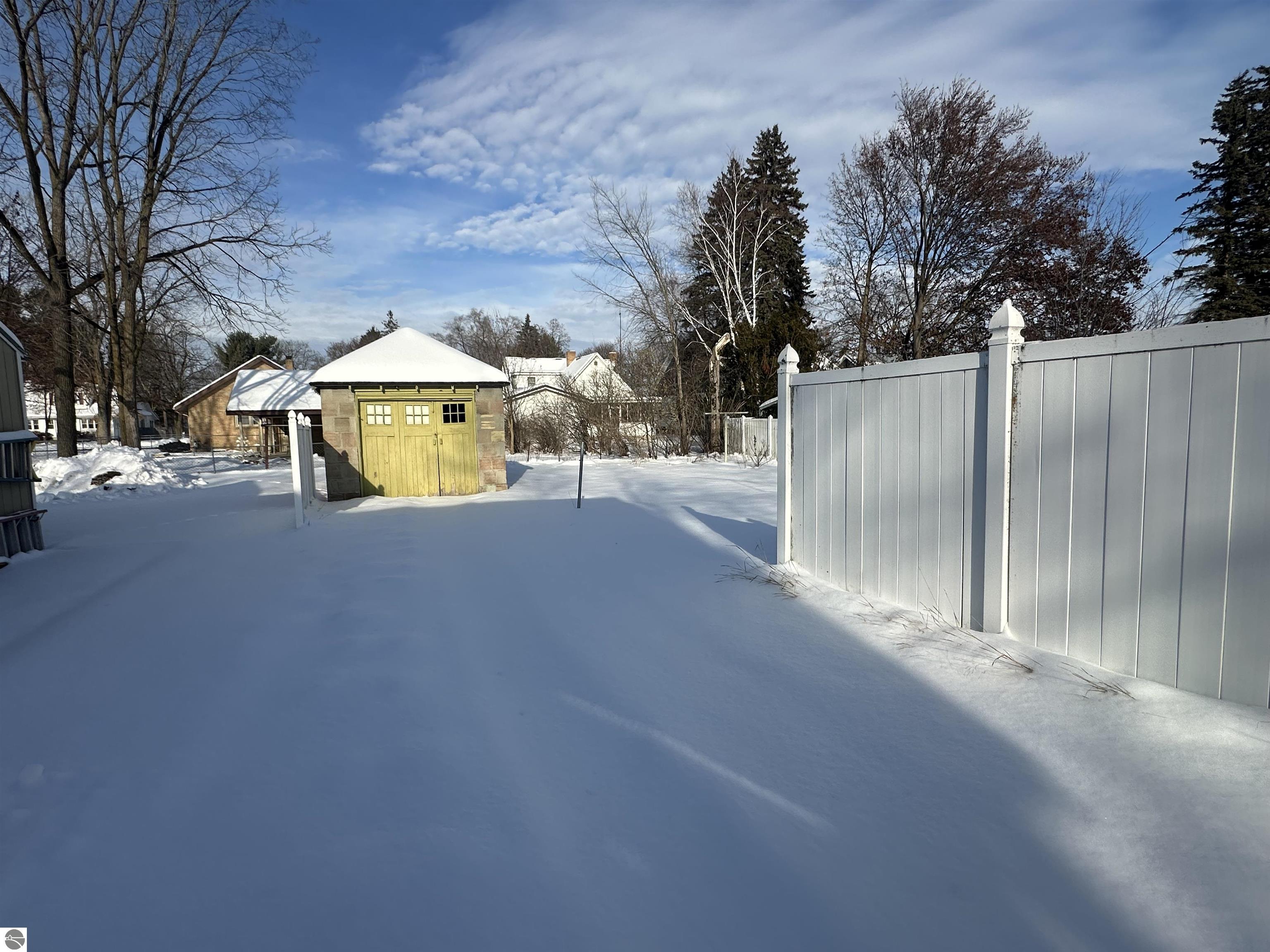 110 W State Street, Clare, MI 48617 — Photo 2