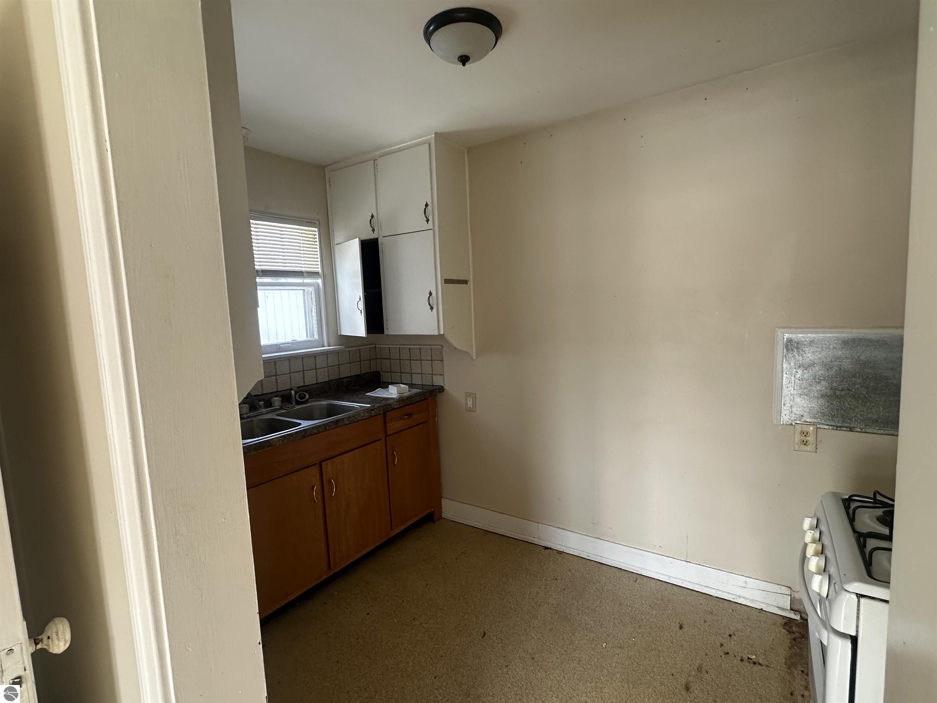 110 W State Street, Clare, MI 48617 — Photo 14