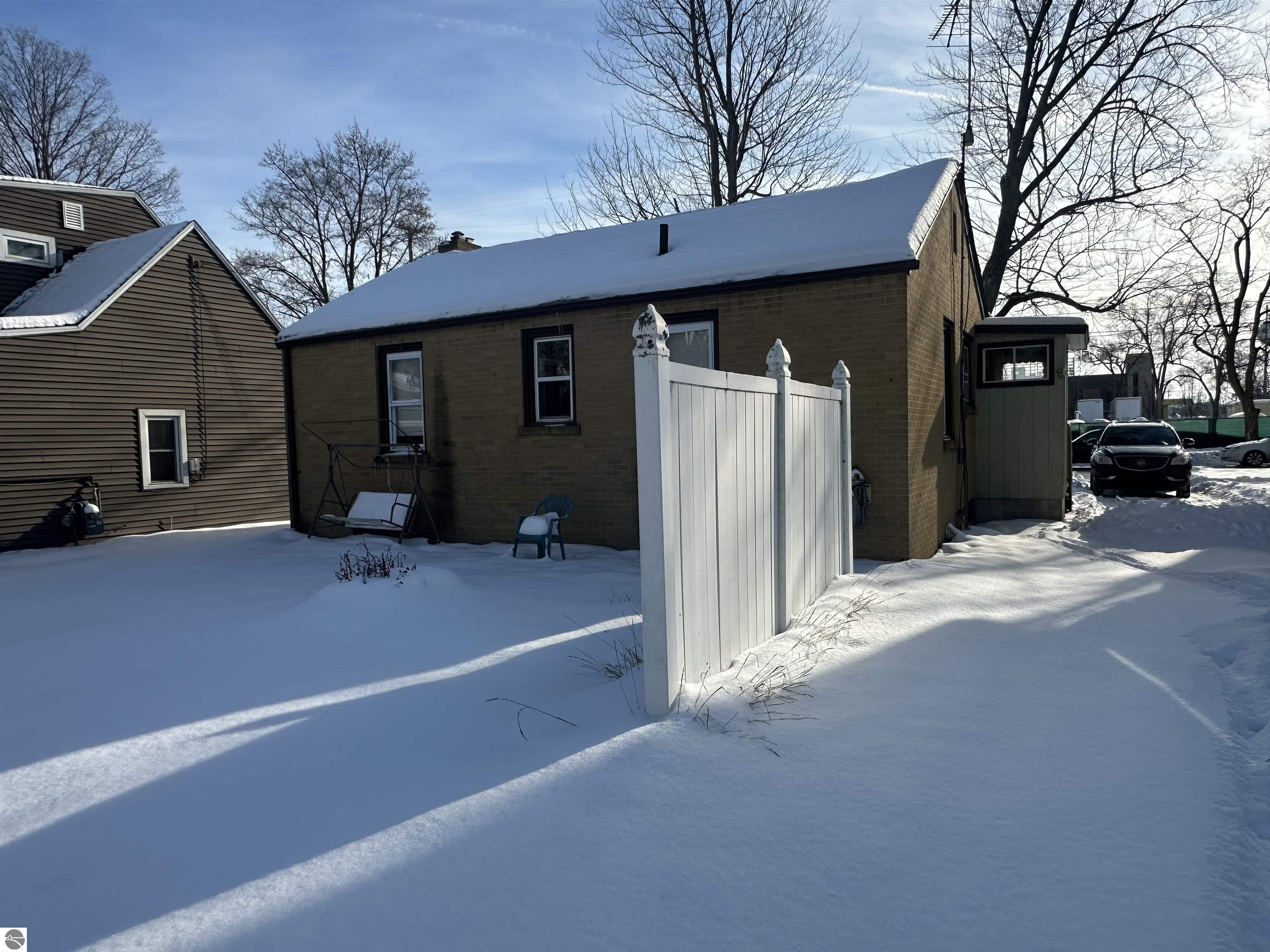 110 W State Street, Clare, MI 48617 — Photo 5
