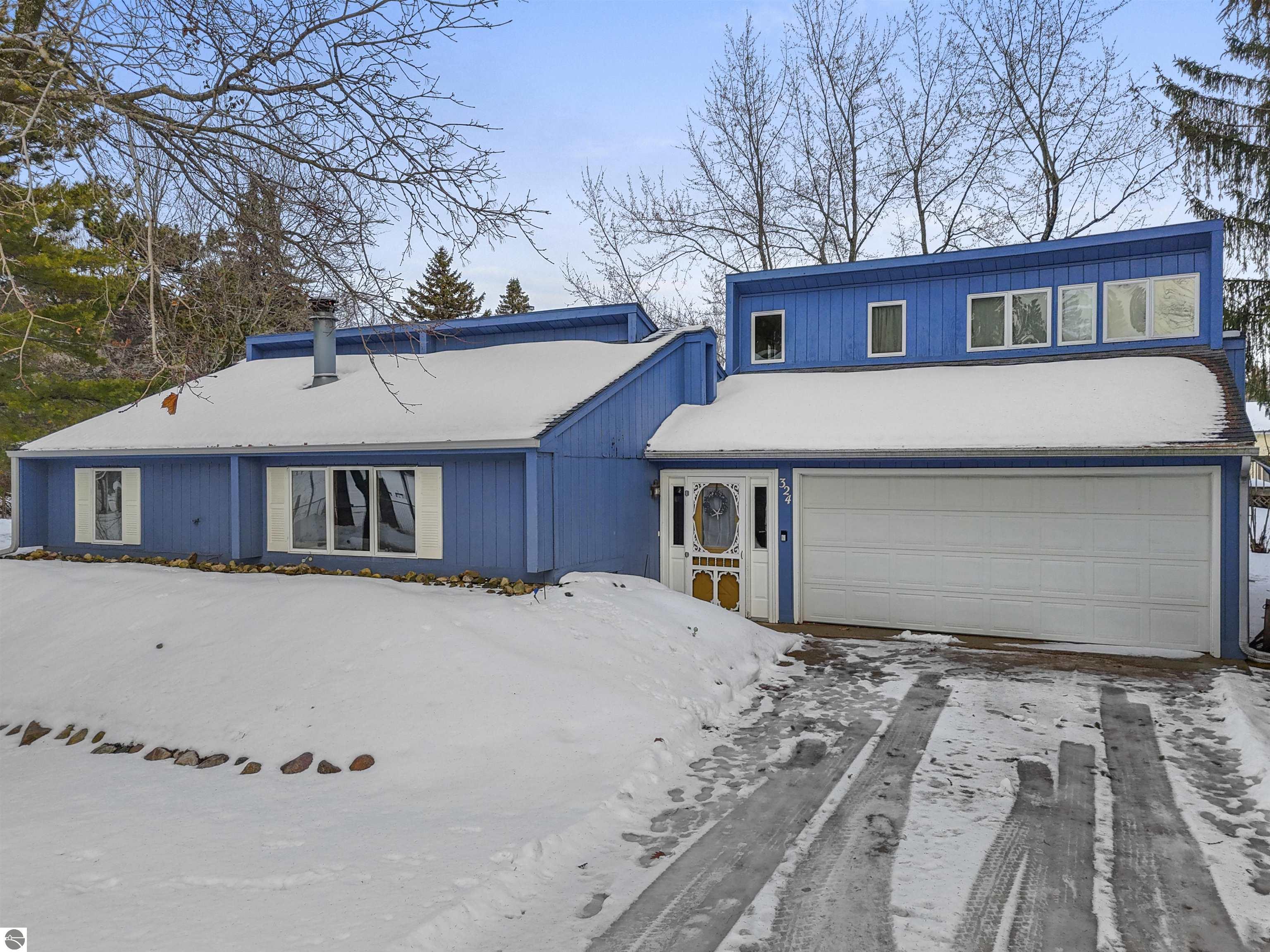 324 N Marion Street, Lake City, MI 49651 — Photo 2