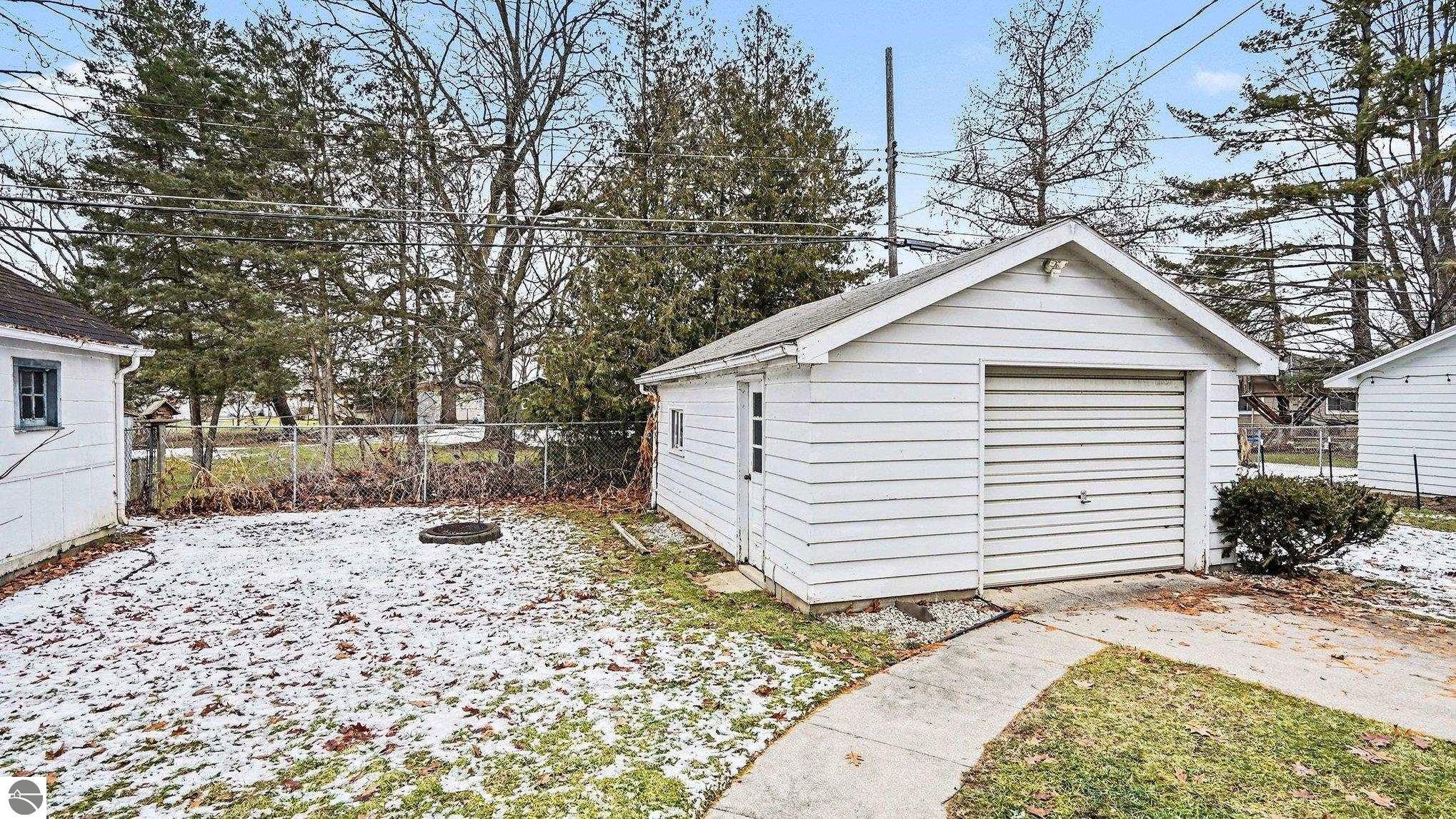 124 S State Street, Alma, MI 48801 — Photo 14