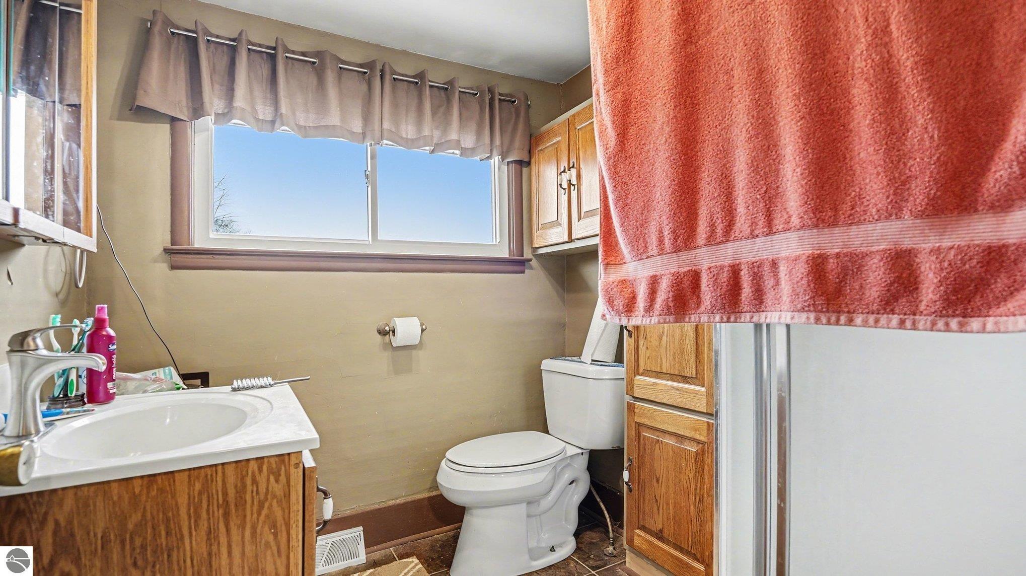 124 S State Street, Alma, MI 48801 — Photo 10