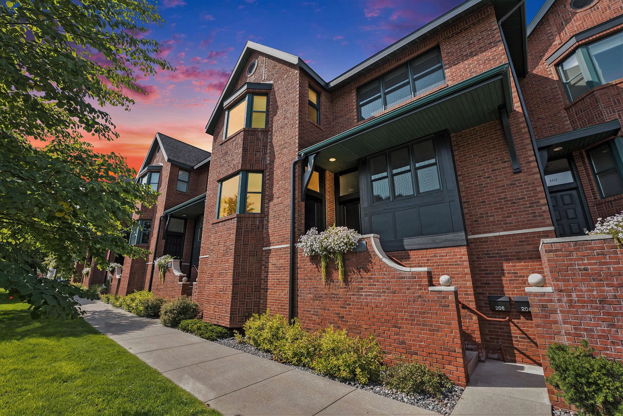 listing main picture