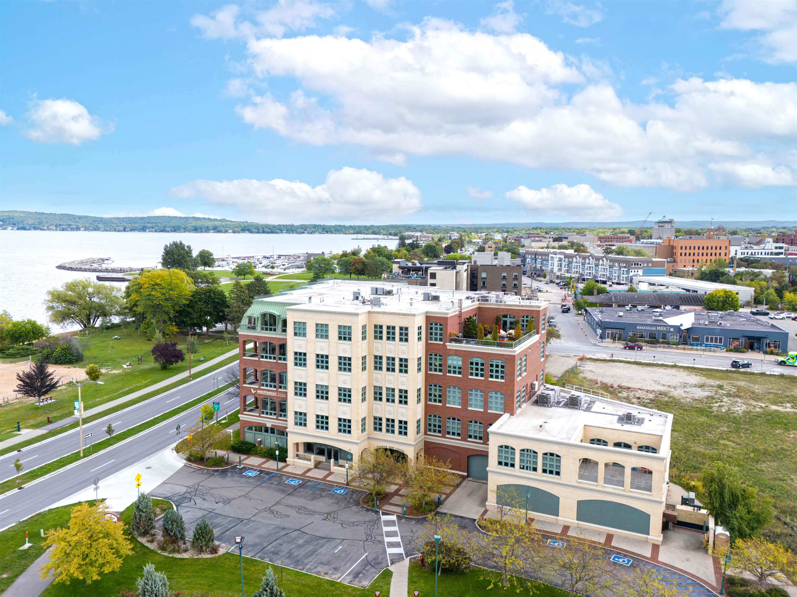 listing main picture