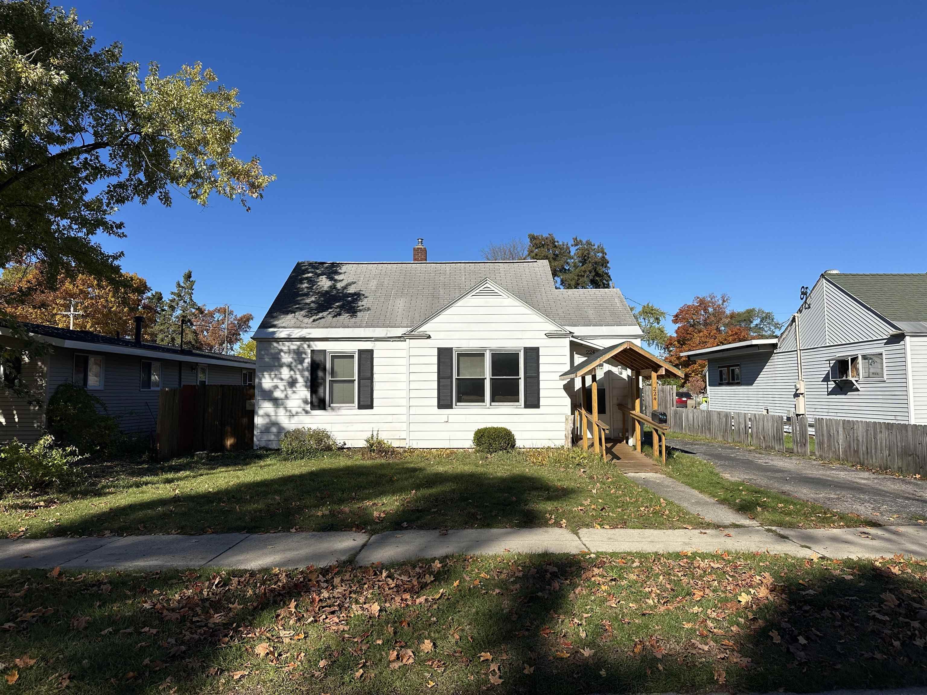 Homes for sale in Traverse City City Grand Traverse, MI | 224 W Fifteenth St, Traverse City City Grand Traverse, MI 49684 | MLS# 78080063349