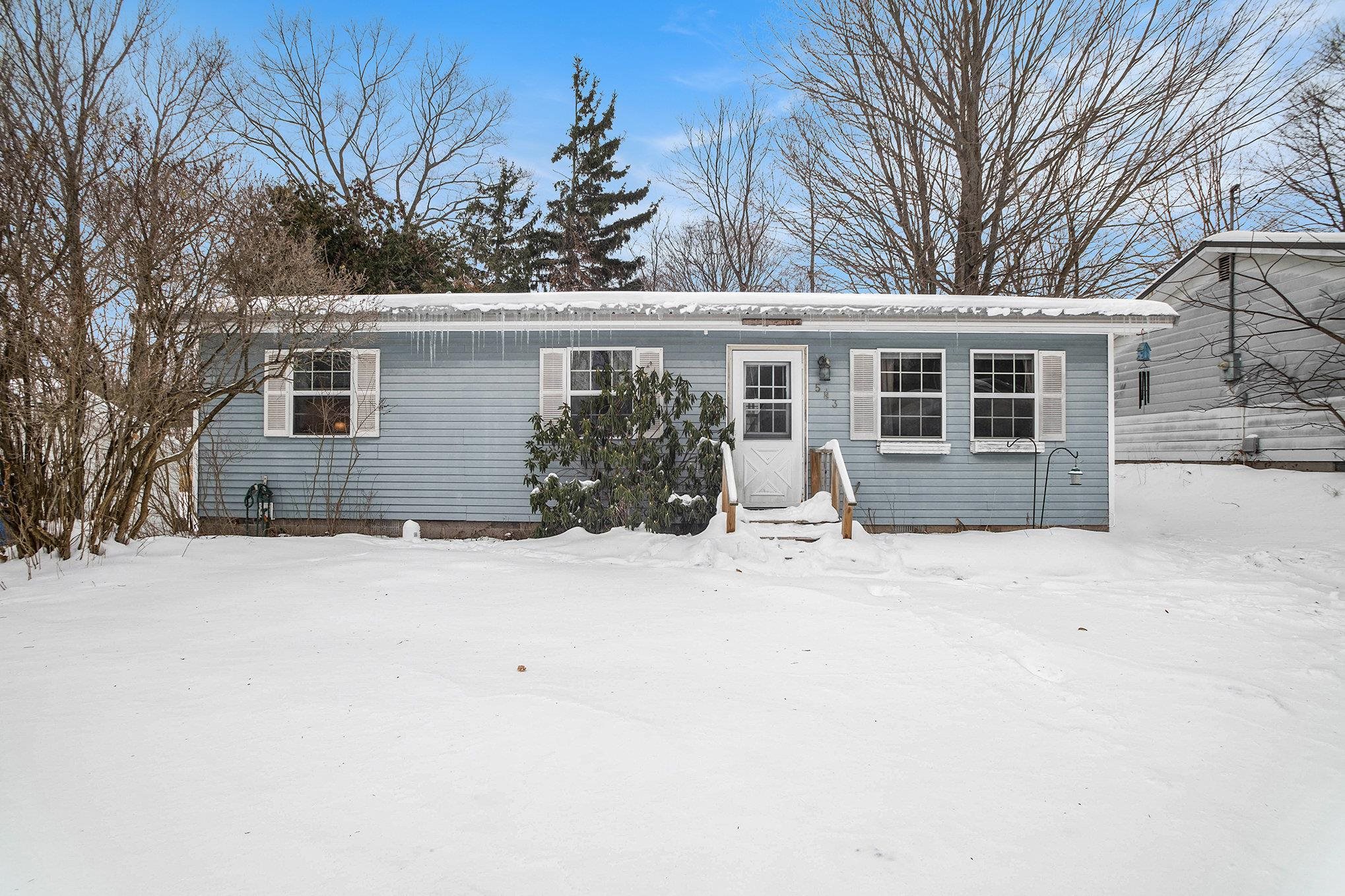 Homes for sale in Frankfort City Benzie, MI | 583 Cherry Grove Ln, Frankfort City Benzie, MI 49635 | MLS# 78080064398