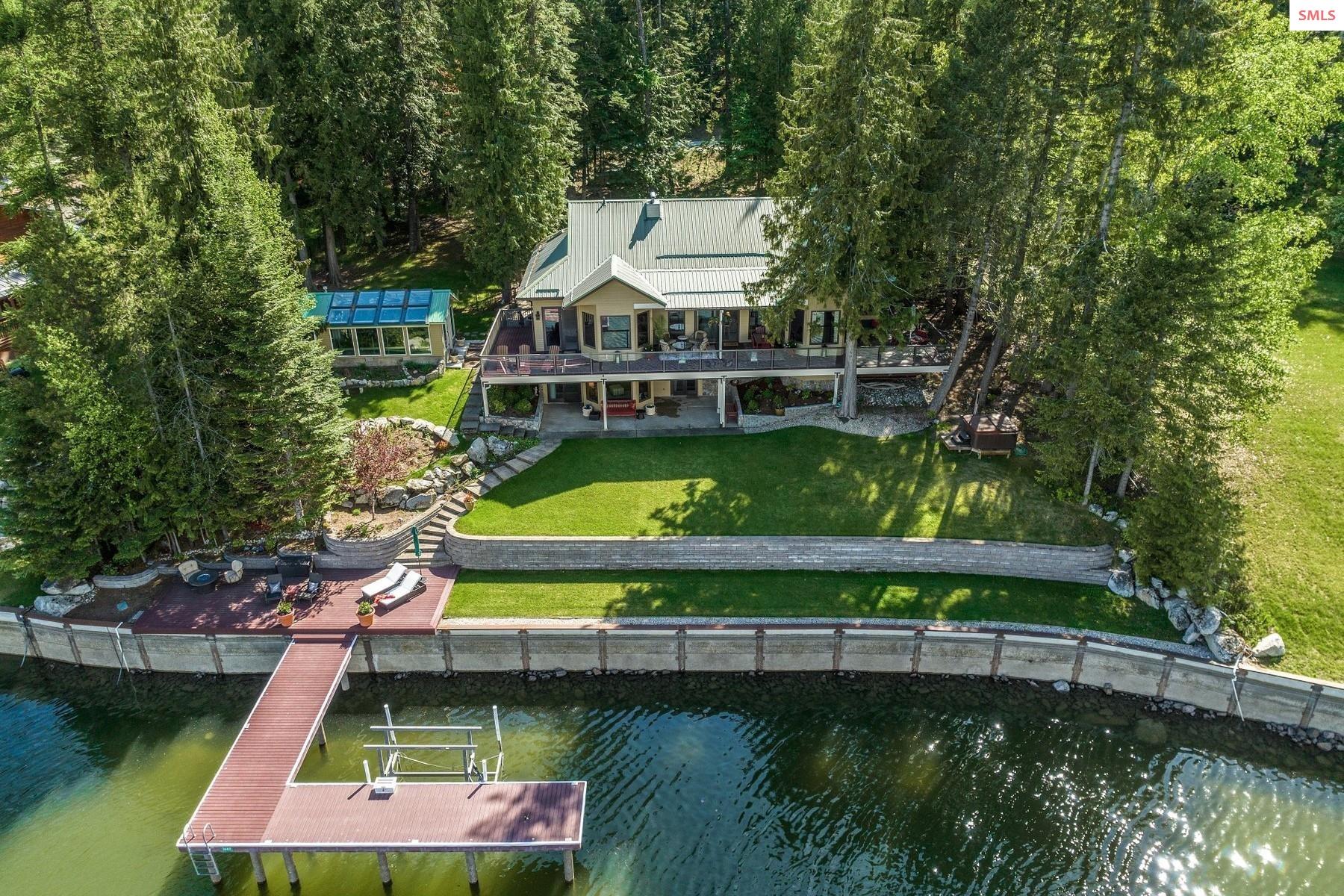 1687 Wooded Acres Dr, Sagle, ID 