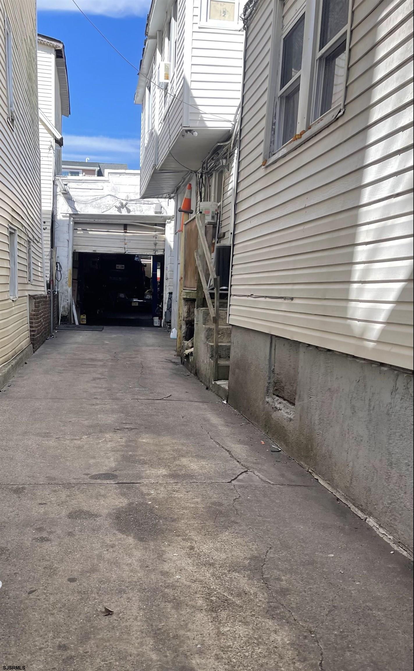 listing main picture